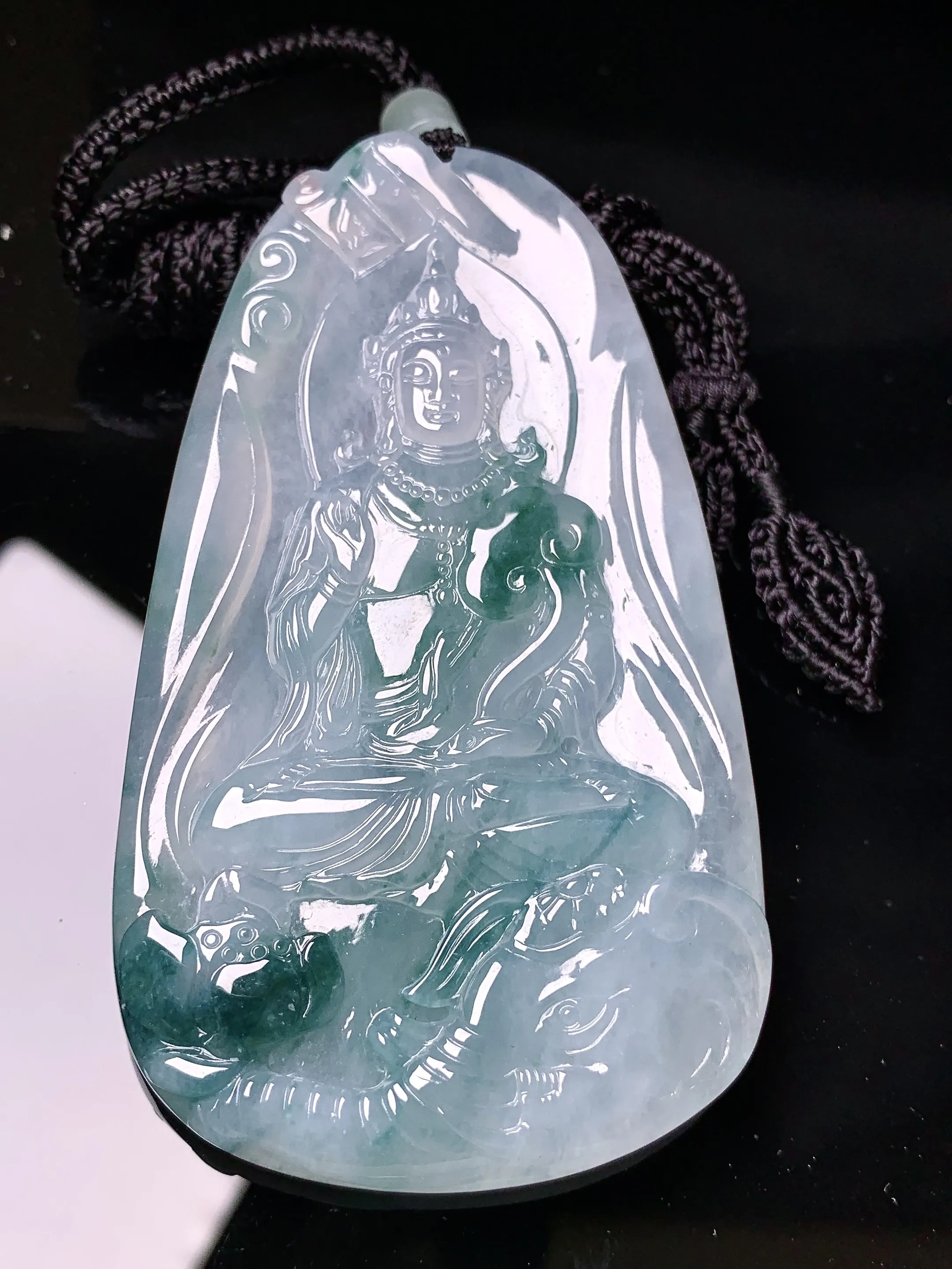 飘绿普贤观音菩萨吊坠 玉质细腻 色泽艳丽清新 整体尺寸74.6*42.6*6