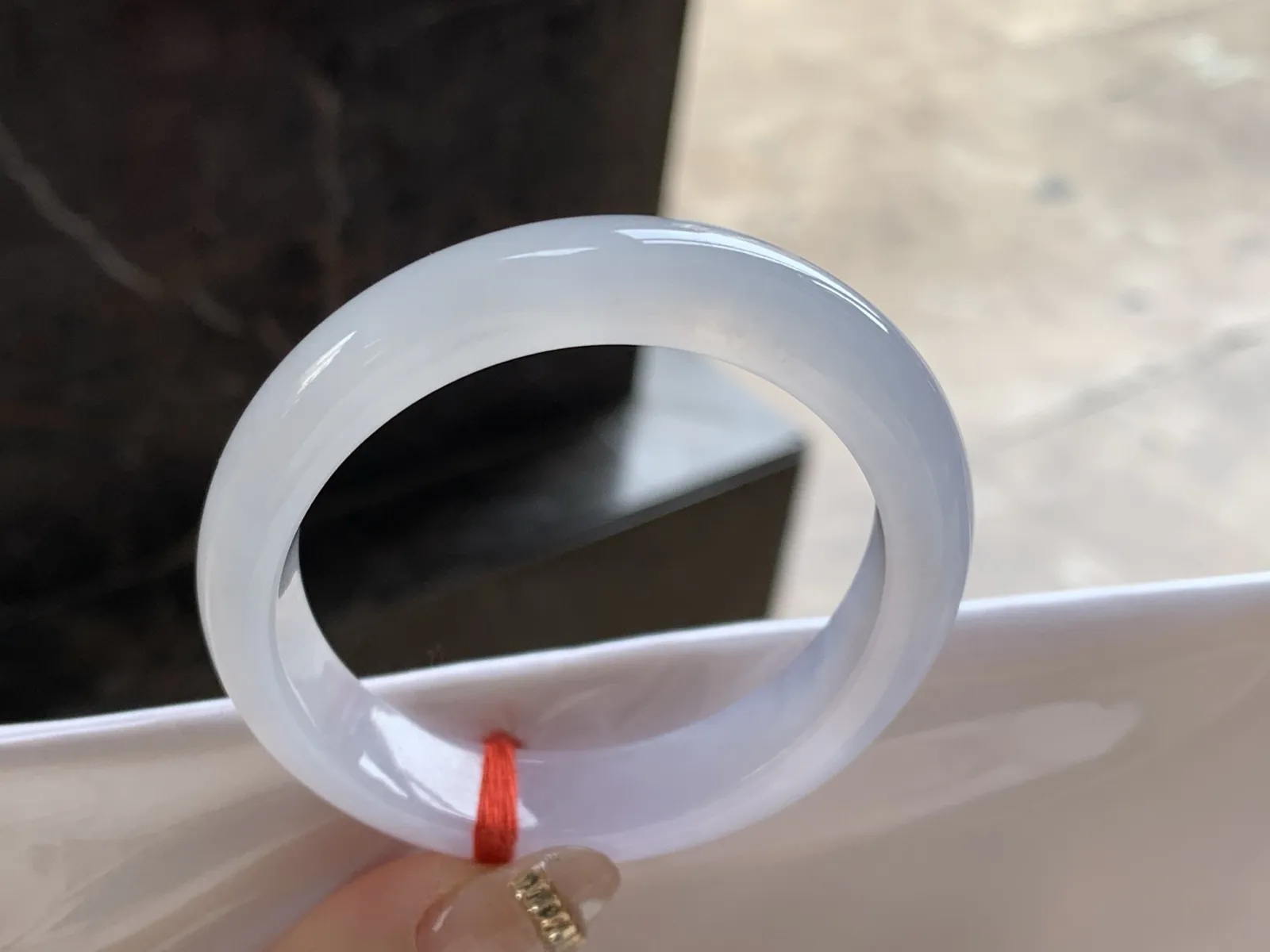 53.4-11-7.6

冰种贵妃镯^_^种水好 正圈50 51可以戴