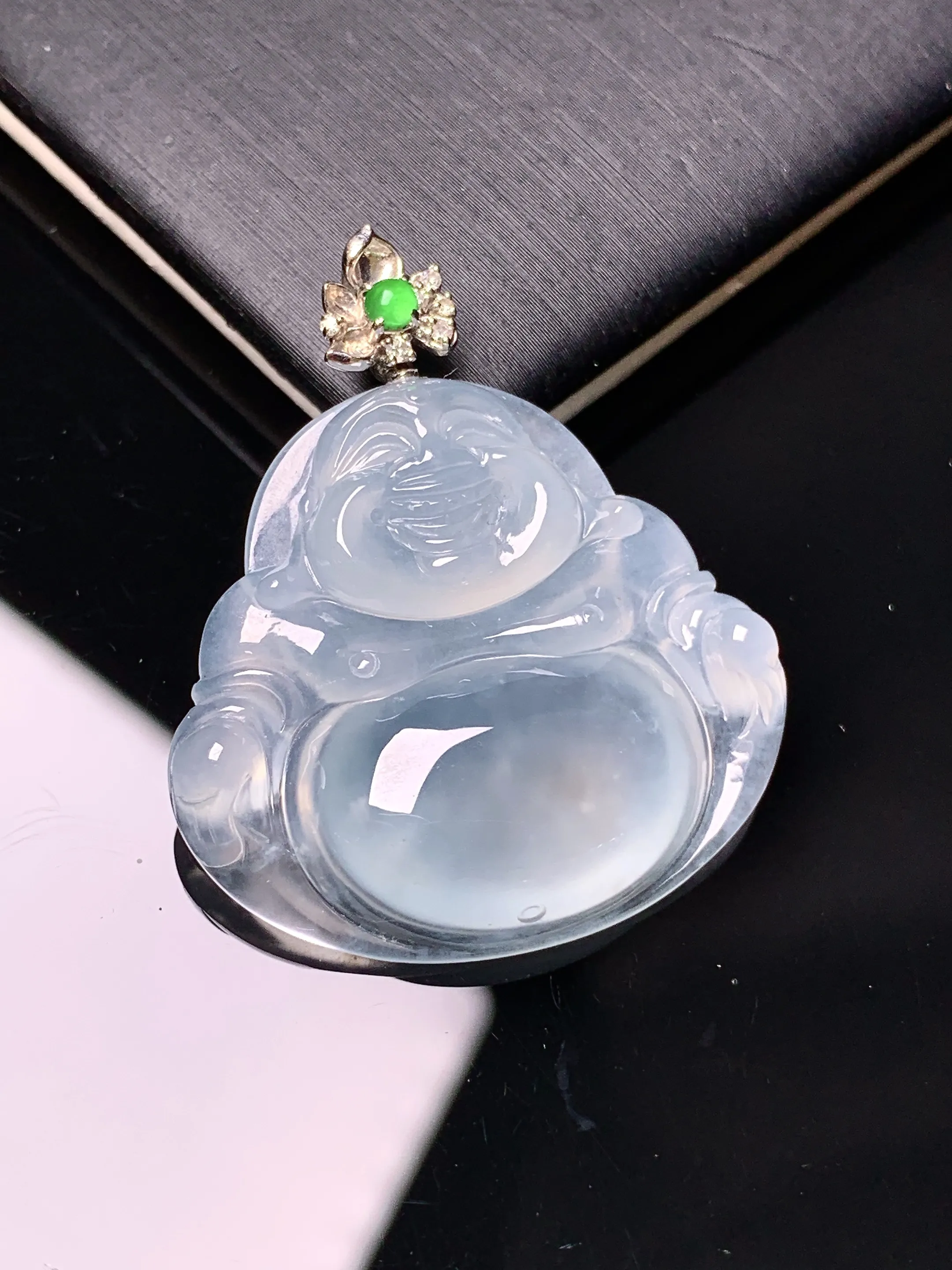 18k金镶嵌冰种佛公吊坠 玉质细腻 色泽艳丽清新 整体尺寸35.2*29.5*5.8