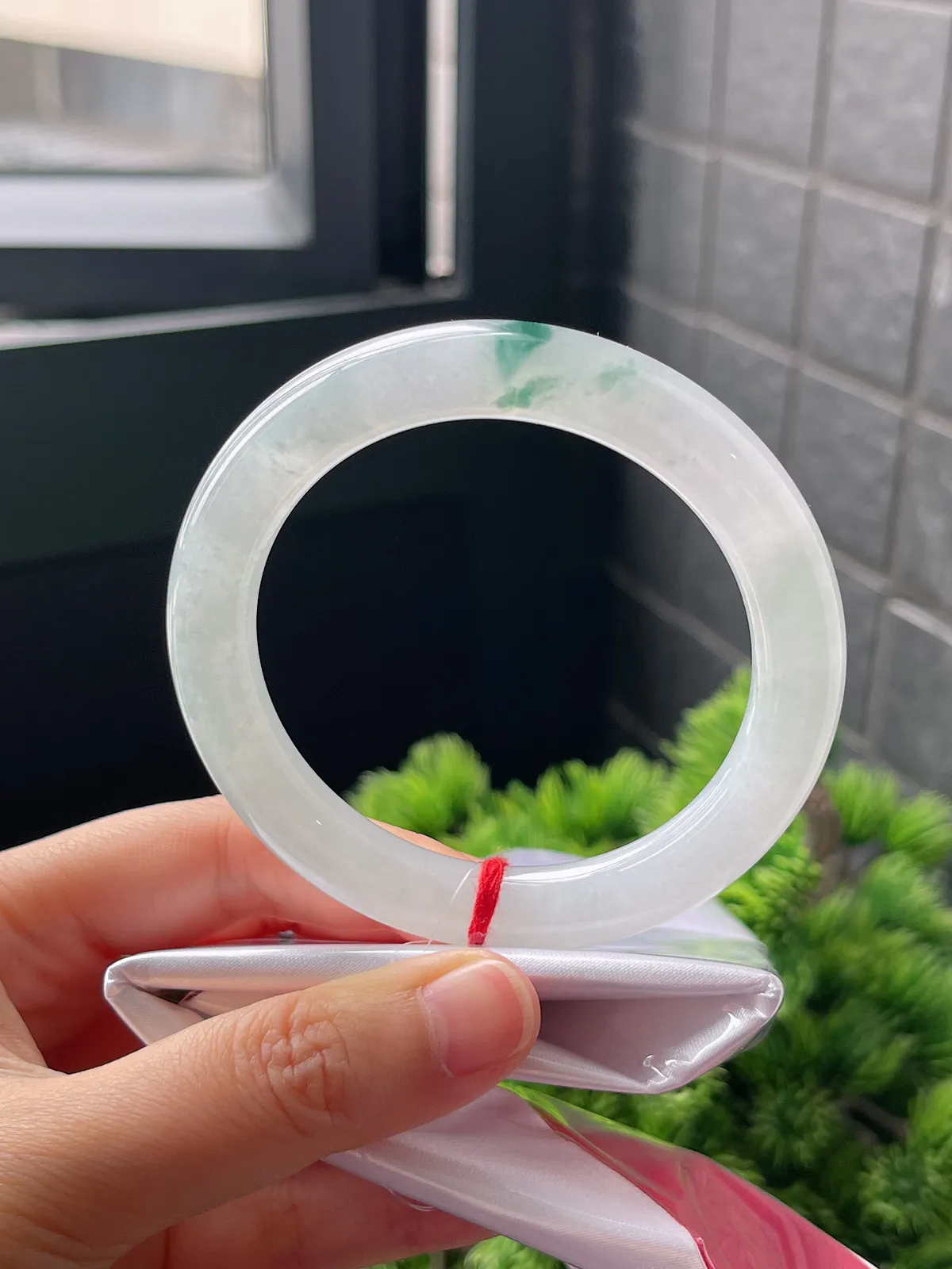 圆镯54.5圈口，翡翠冰糯飘花手镯