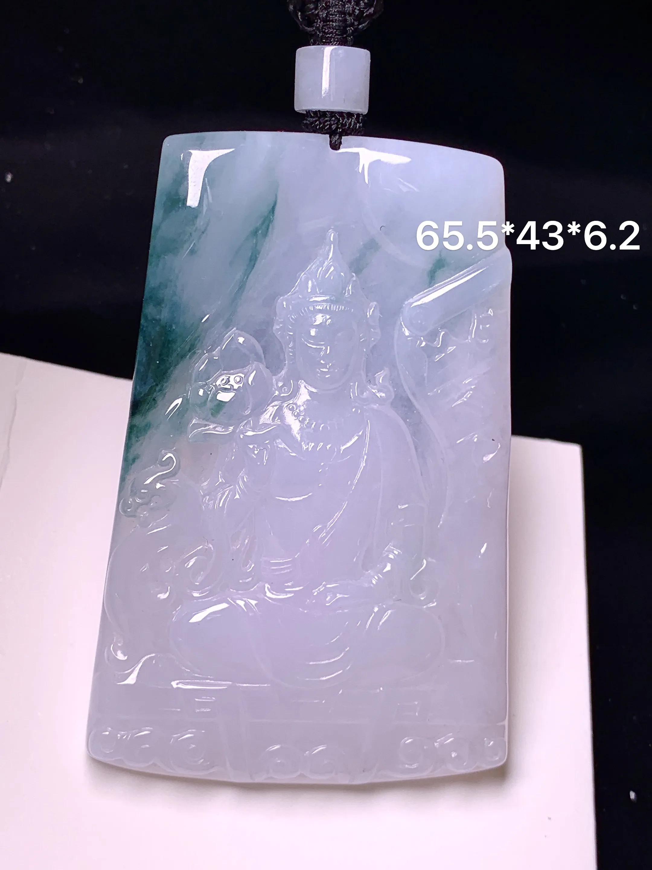 飘绿观音菩萨吊坠 玉质细腻 色泽艳丽清新 整体尺寸65.5*43*6.2