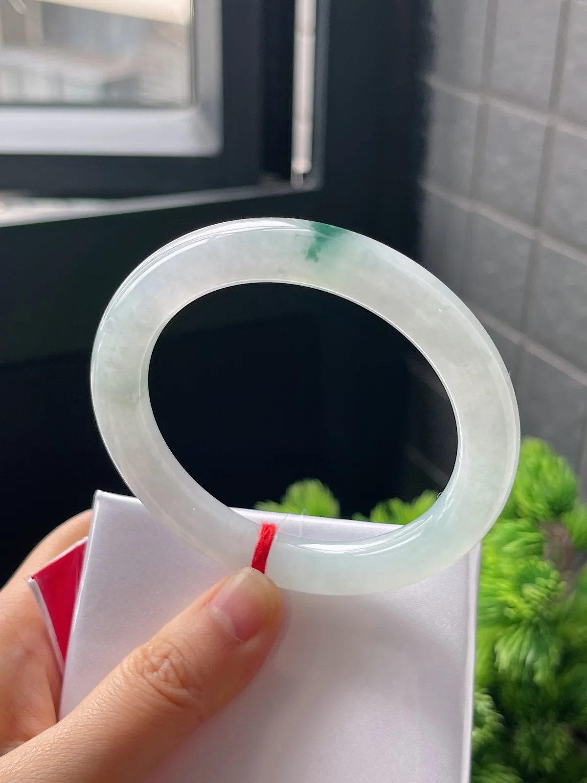 圆镯54.5圈口，翡翠冰糯飘花手镯