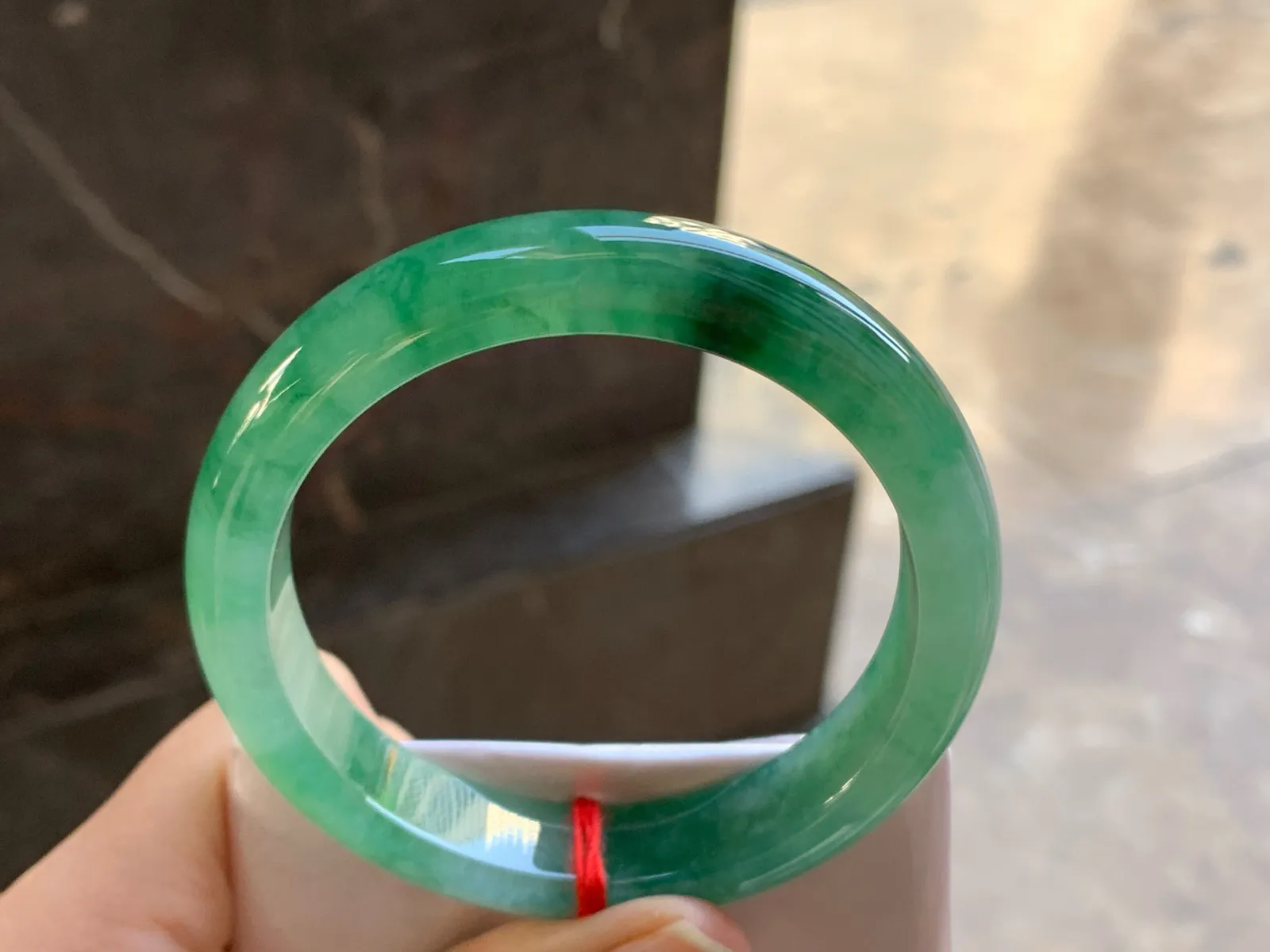 57-12.9-8.3

浓绿色手镯^_^鲜艳 起光