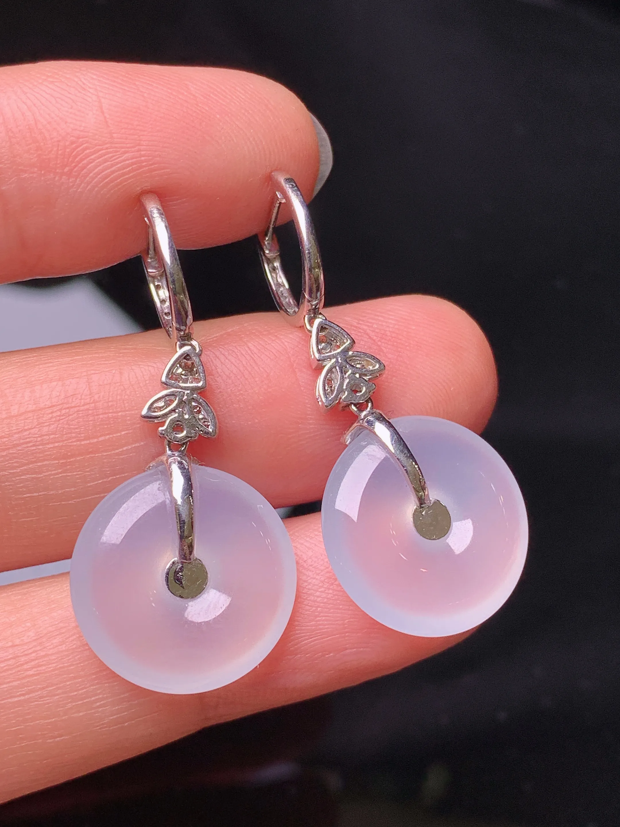 18k金钻镶嵌冰种平安扣耳坠 玉质细腻 色泽艳丽清新 整体尺寸34*15.2*4.2