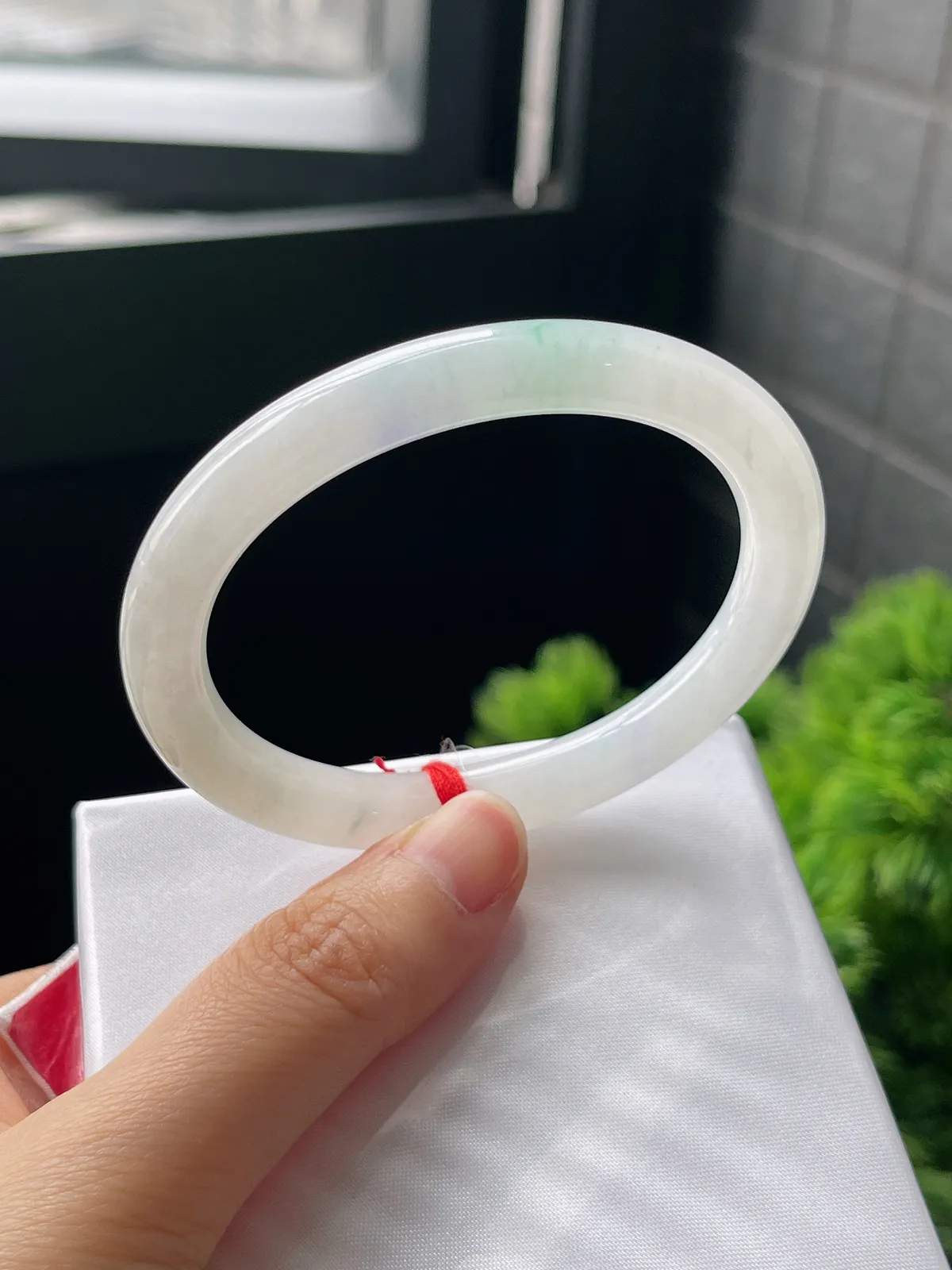 贵妃镯53.6圈口，翡翠冰糯种春带彩手镯