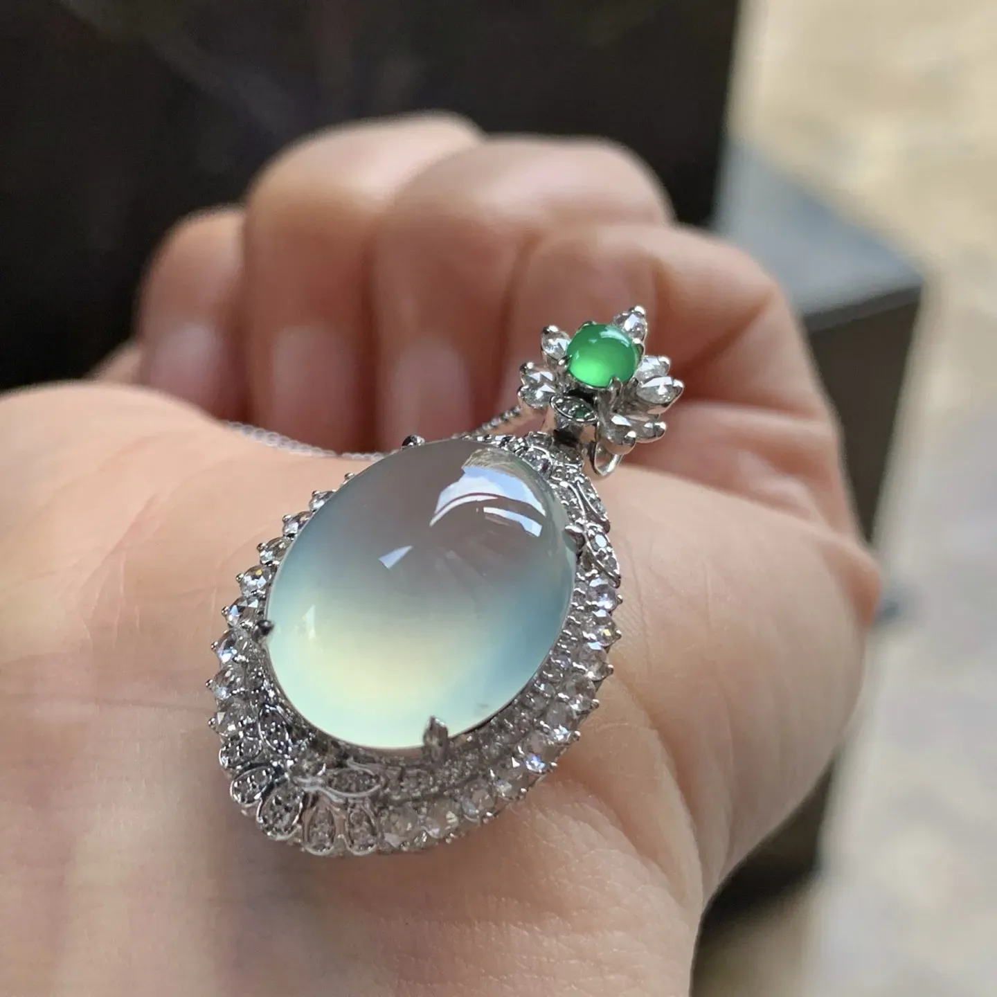 金钻镶嵌冰种吊坠^_^荧光十足