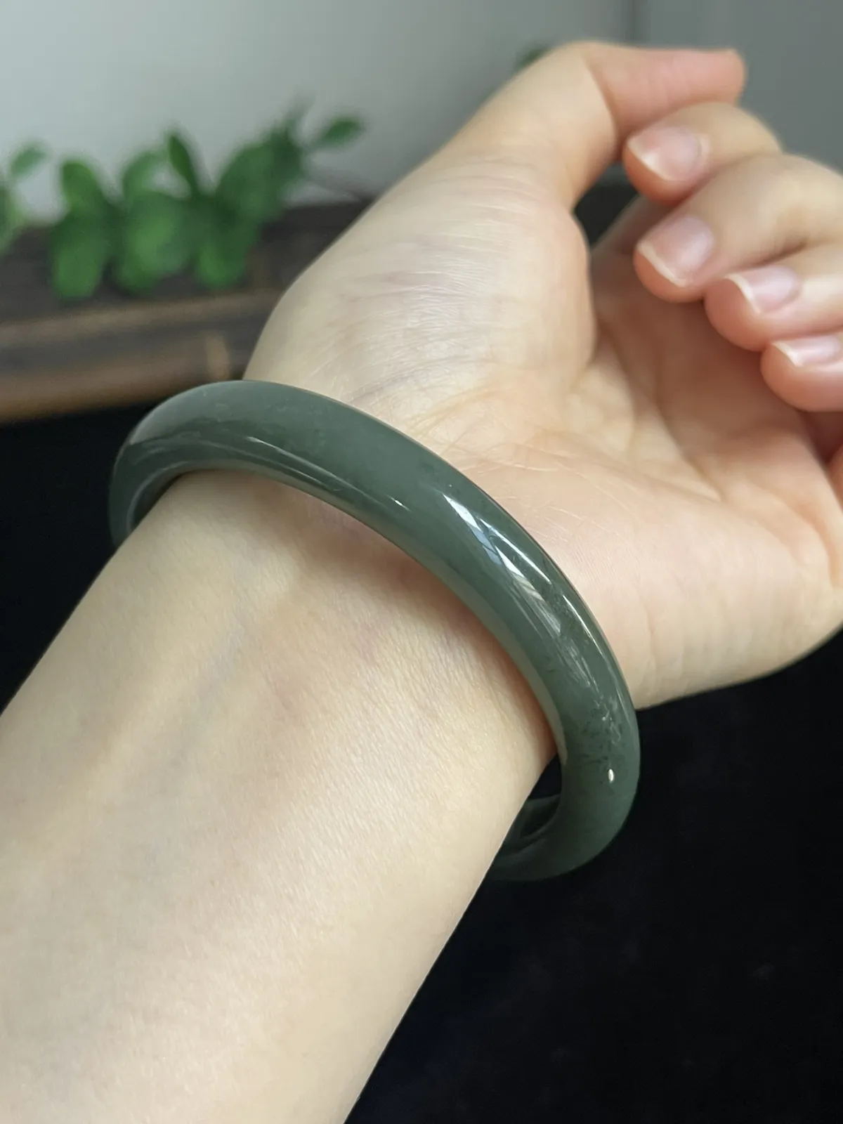 正圈57.4圈口，和田玉手镯