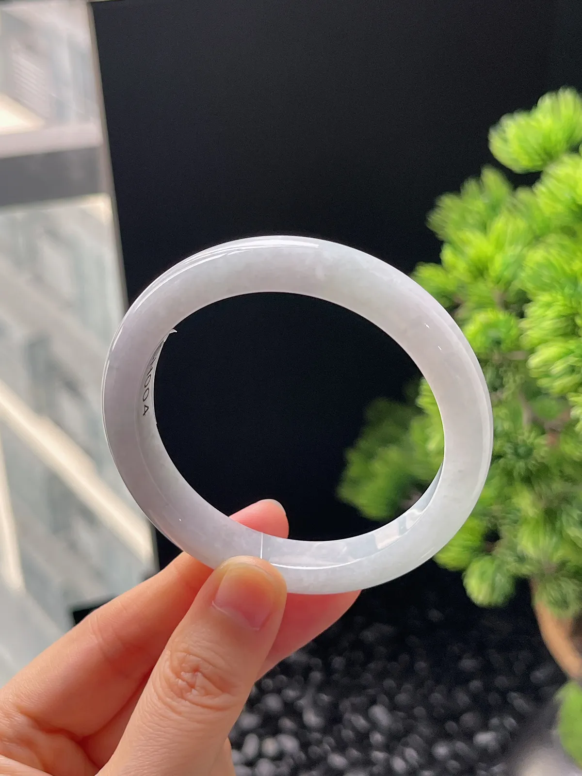 正圈55圈口，翡翠糯化种淡绿色手镯