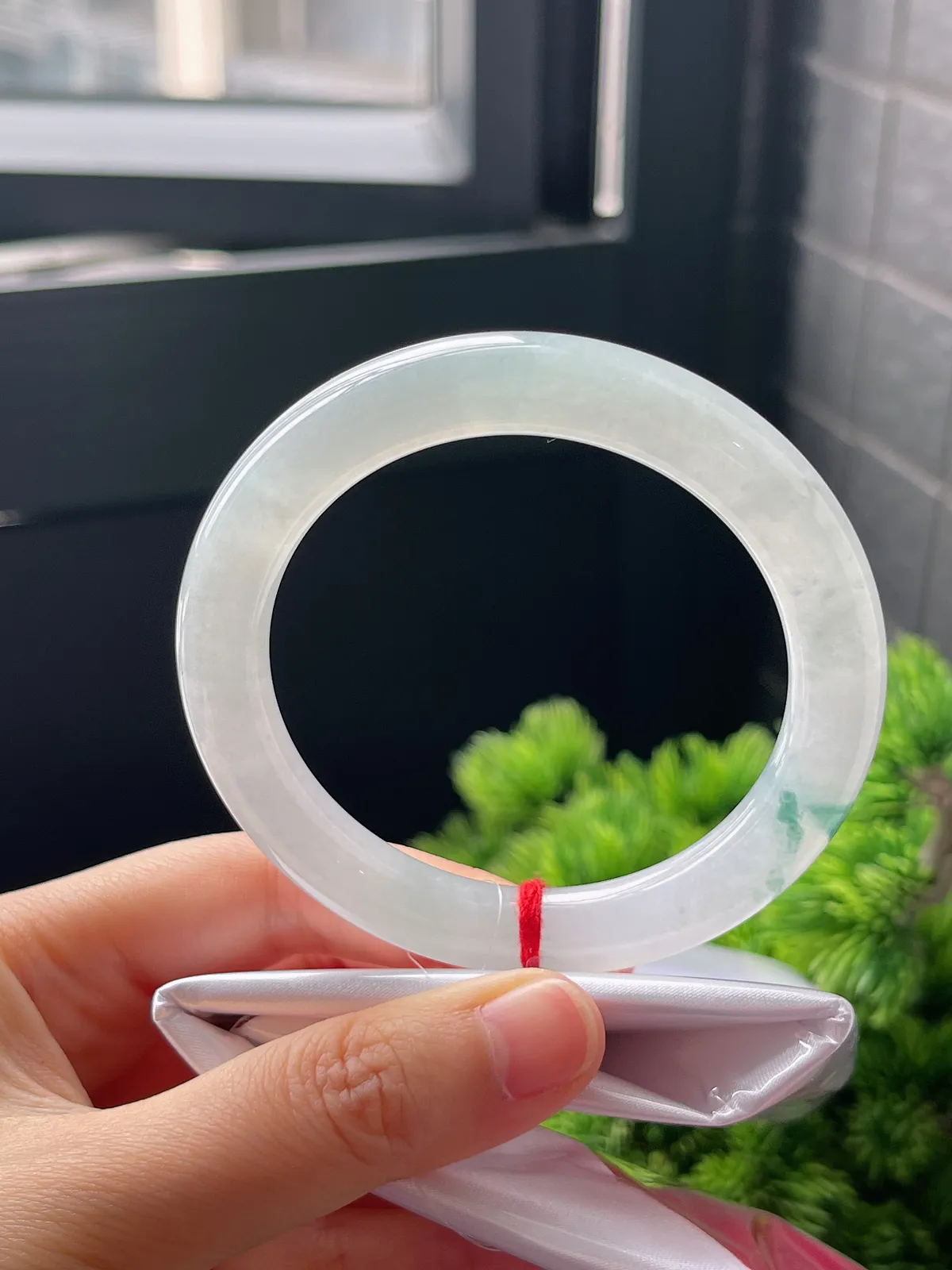 圆镯54.5圈口，翡翠冰糯飘花手镯