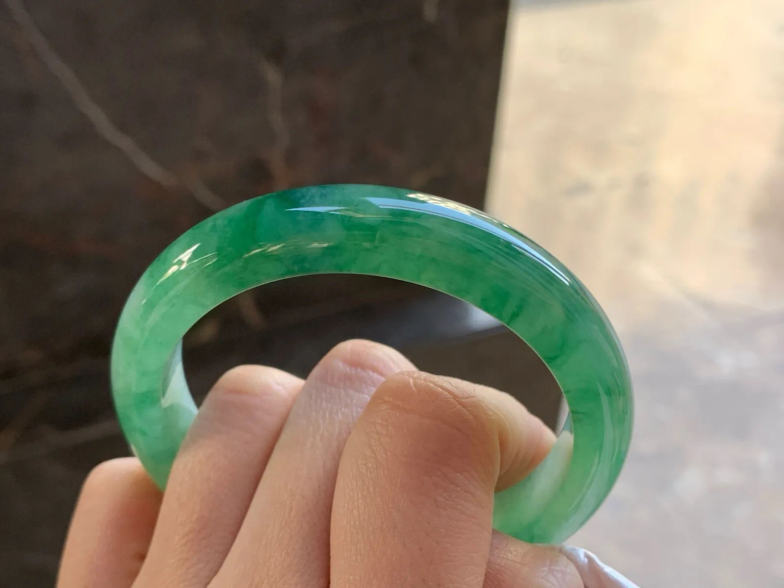 57-12.9-8.3

浓绿色手镯^_^鲜艳 起光