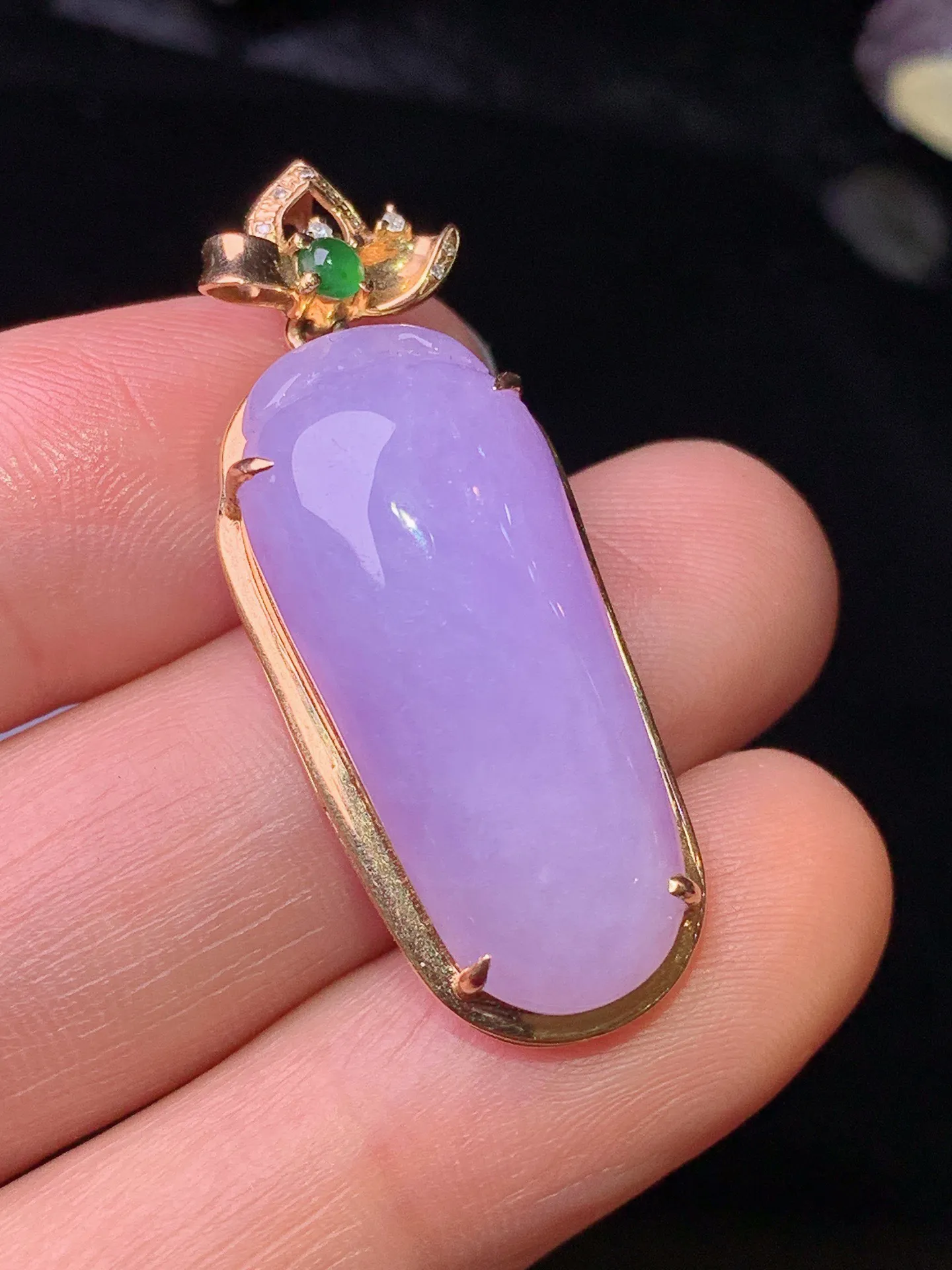 18k金钻镶嵌紫罗兰福瓜吊坠 玉质细腻 色泽艳丽清新 整体尺寸36.2*14*8.5