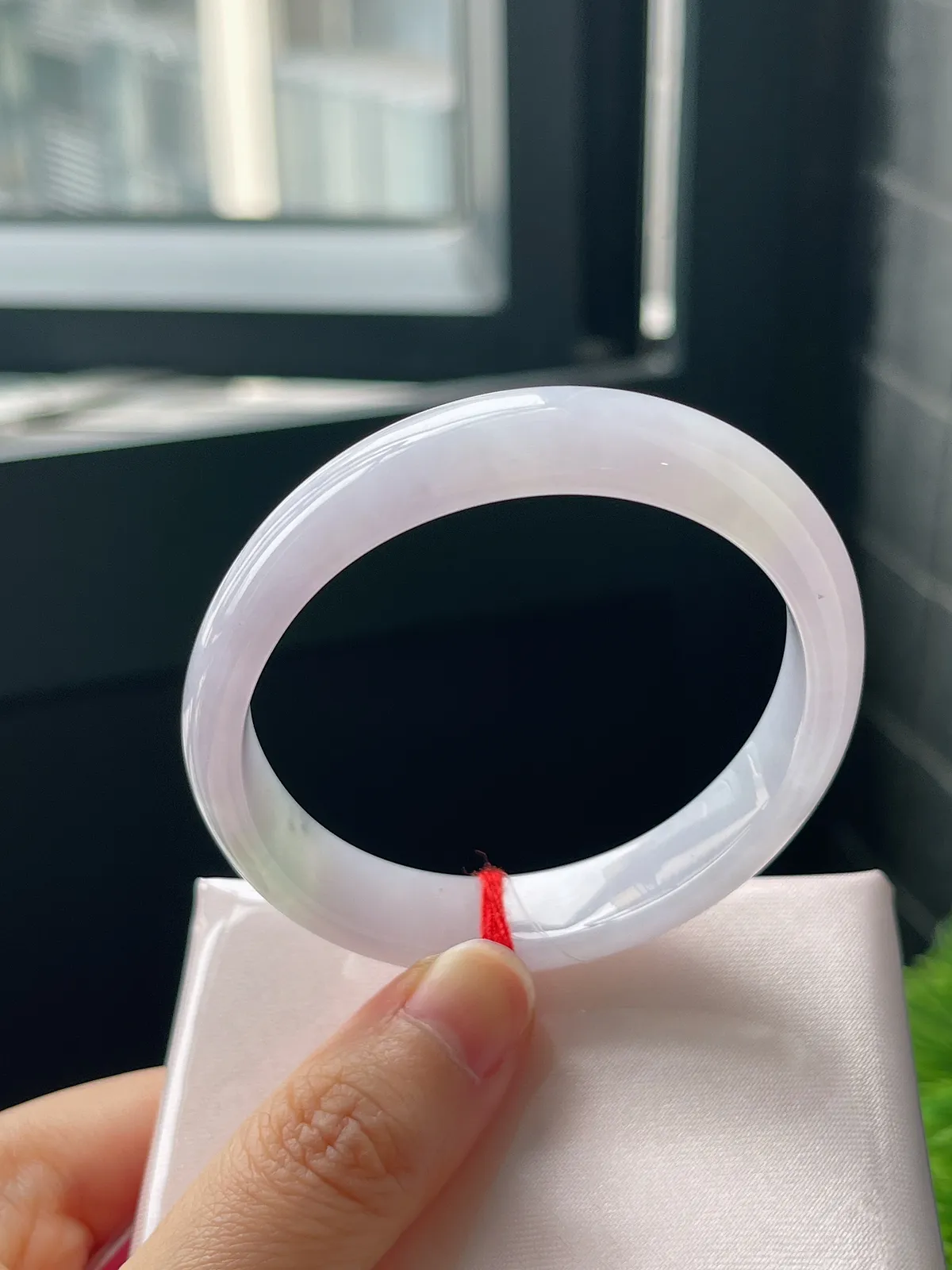 贵妃镯55.4圈口，翡翠冰糯种淡紫色手镯