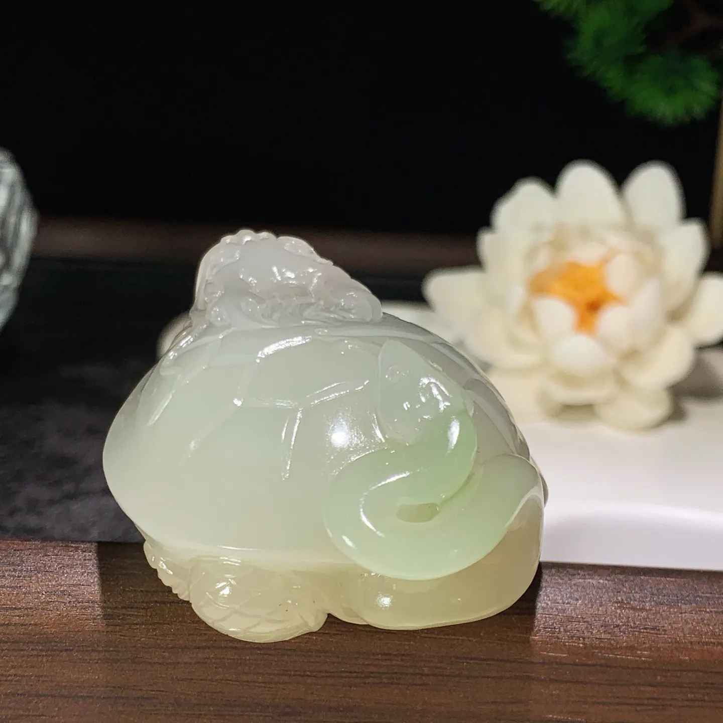 和田玉青海翠翠青玄武把件 尺寸61/43/25重93克。玉质细腻油润。手推出油。品相大气 lt260202