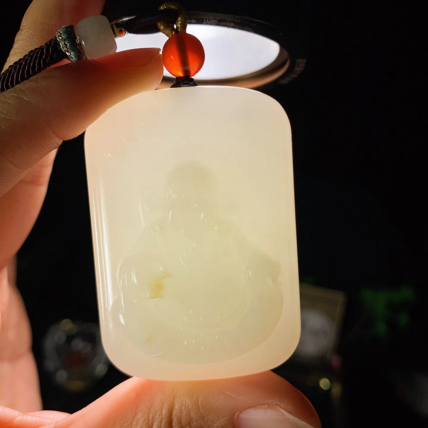 新疆和田玉白玉且末糖财神爷牌子挂件 尺寸55/38/17重78克。玉质细腻油润。手推出油。品相大气 lt260202