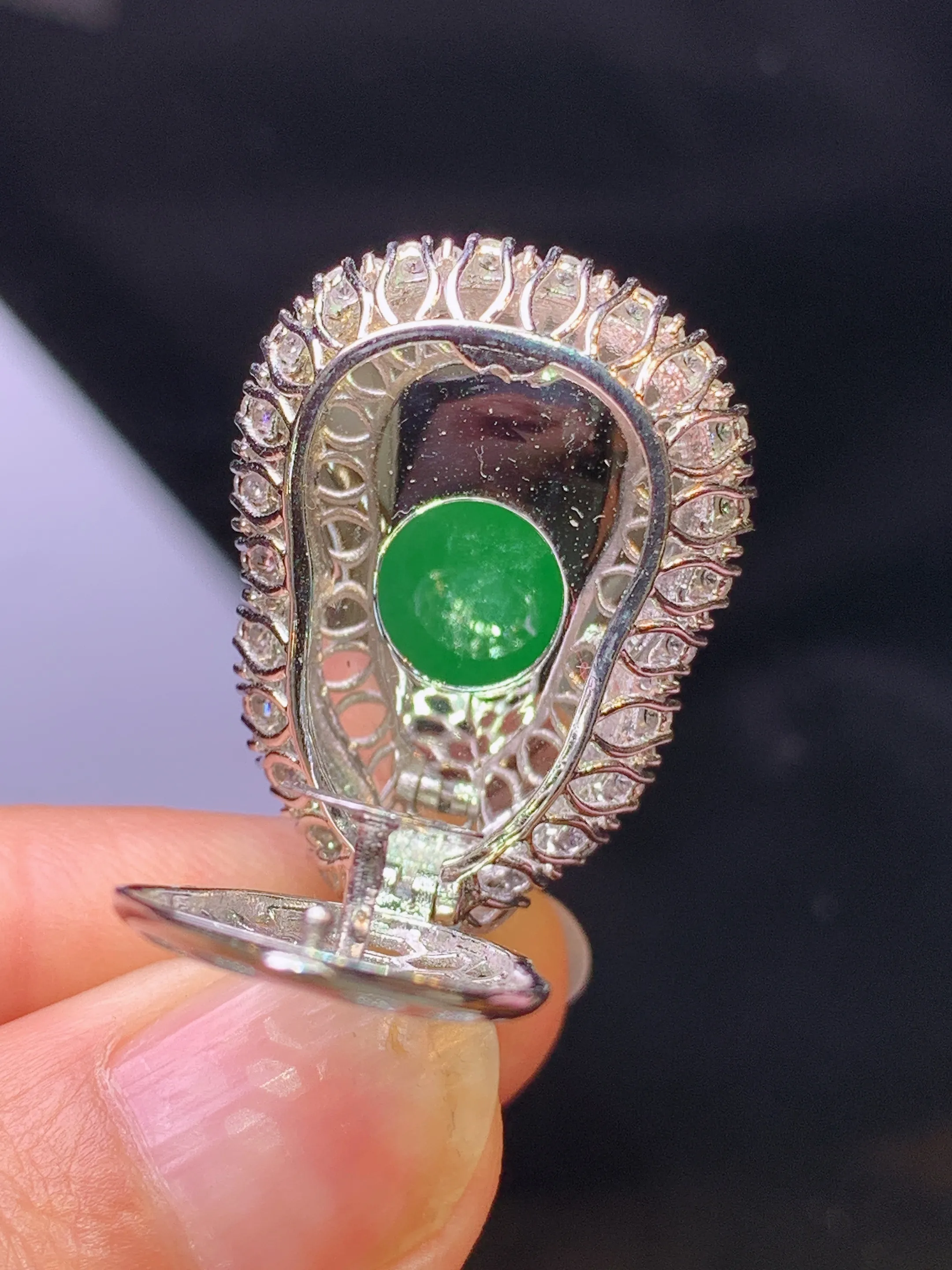 18k金钻镶嵌翠绿葫芦吊坠 玉质细腻 色泽艳丽清新 整体尺寸35.6*20.2*14.8