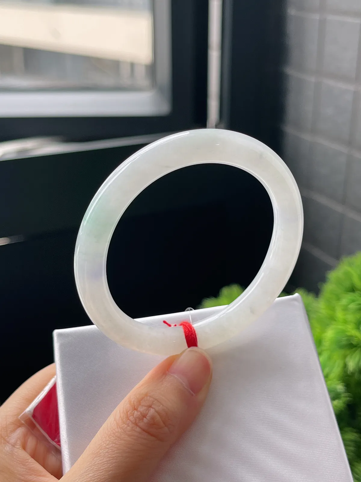 贵妃镯53.6圈口，翡翠冰糯种春带彩手镯