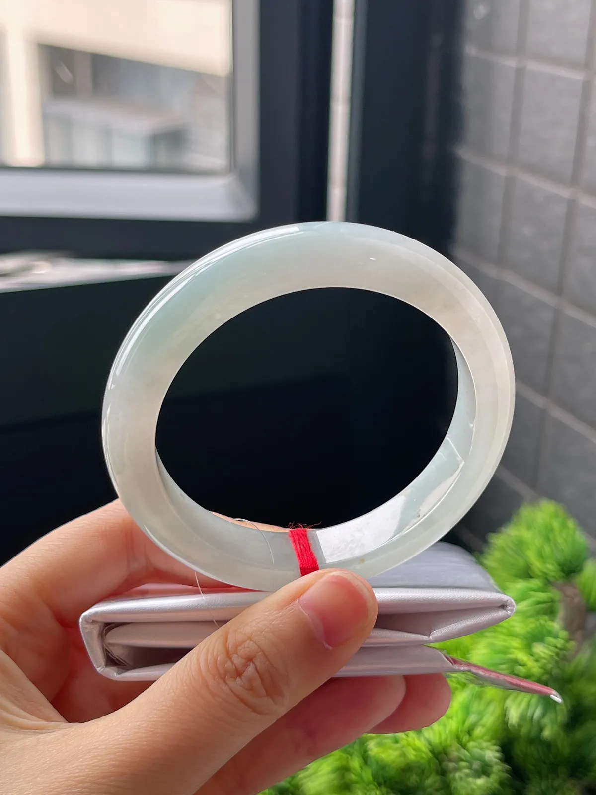 正圈53.6圈口，翡翠冰糯化淡蓝色手镯