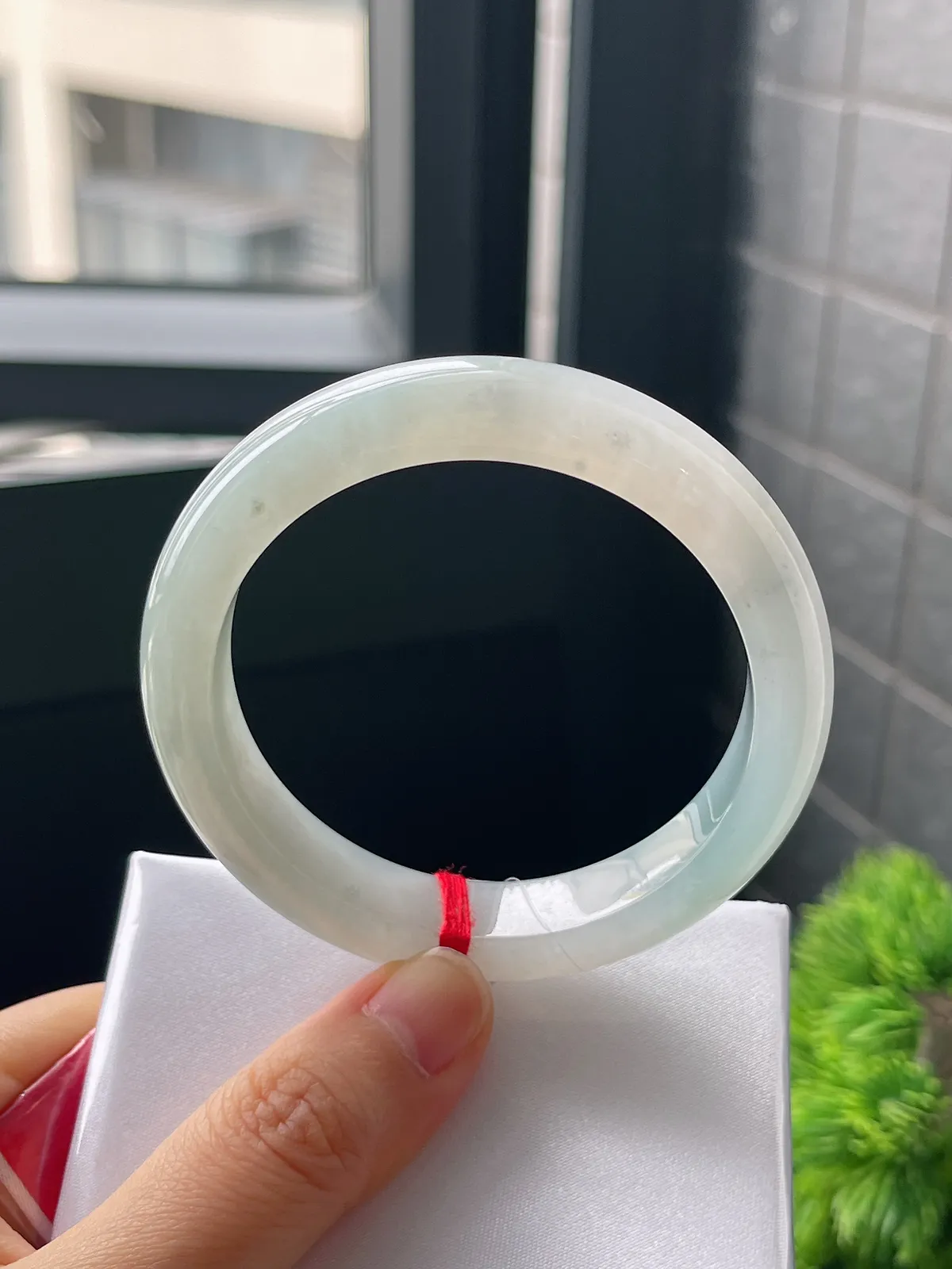 正圈53.6圈口，翡翠冰糯化淡蓝色手镯