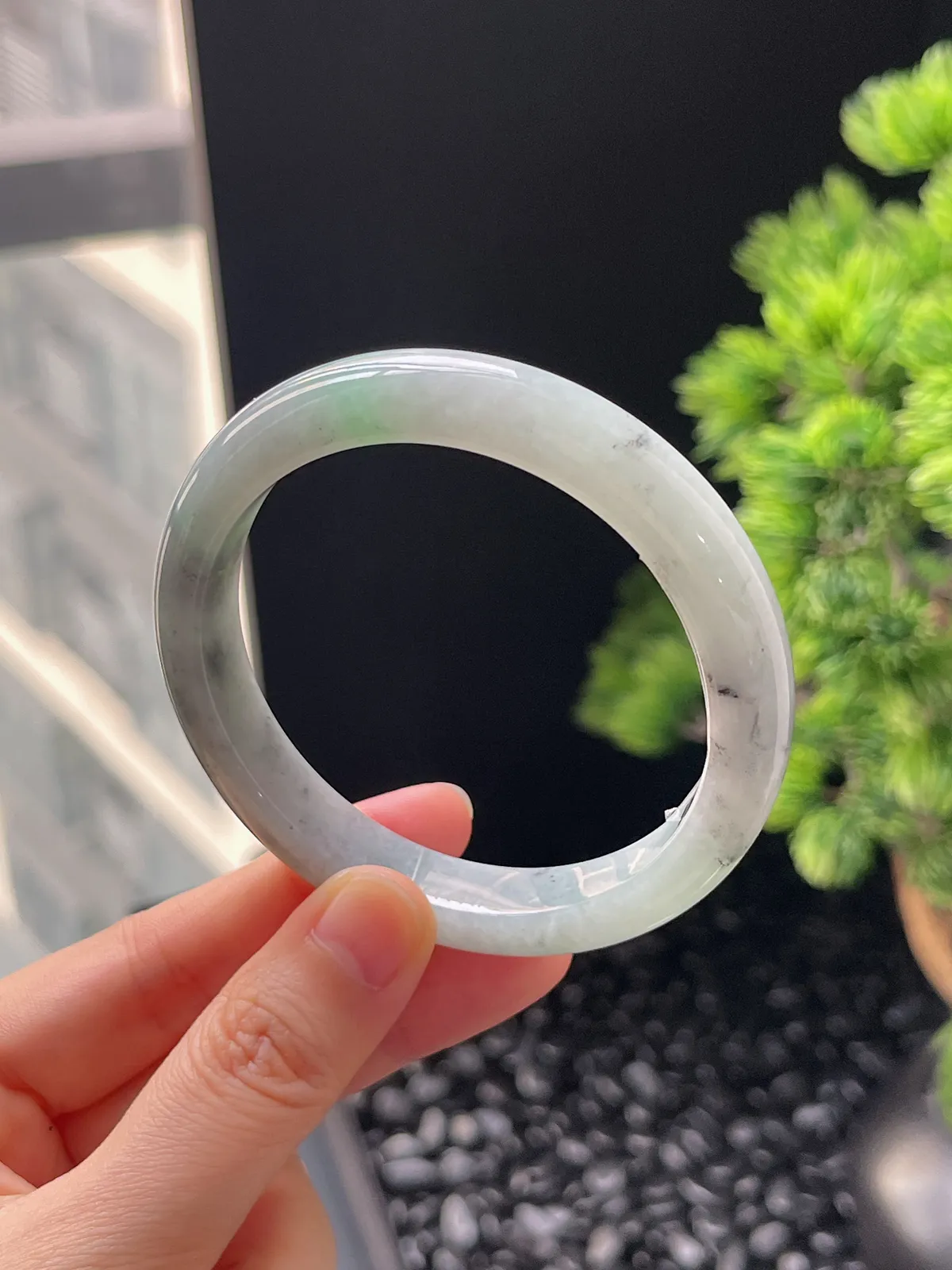 正圈56.6圈口，翡翠糯化种飘绿手镯