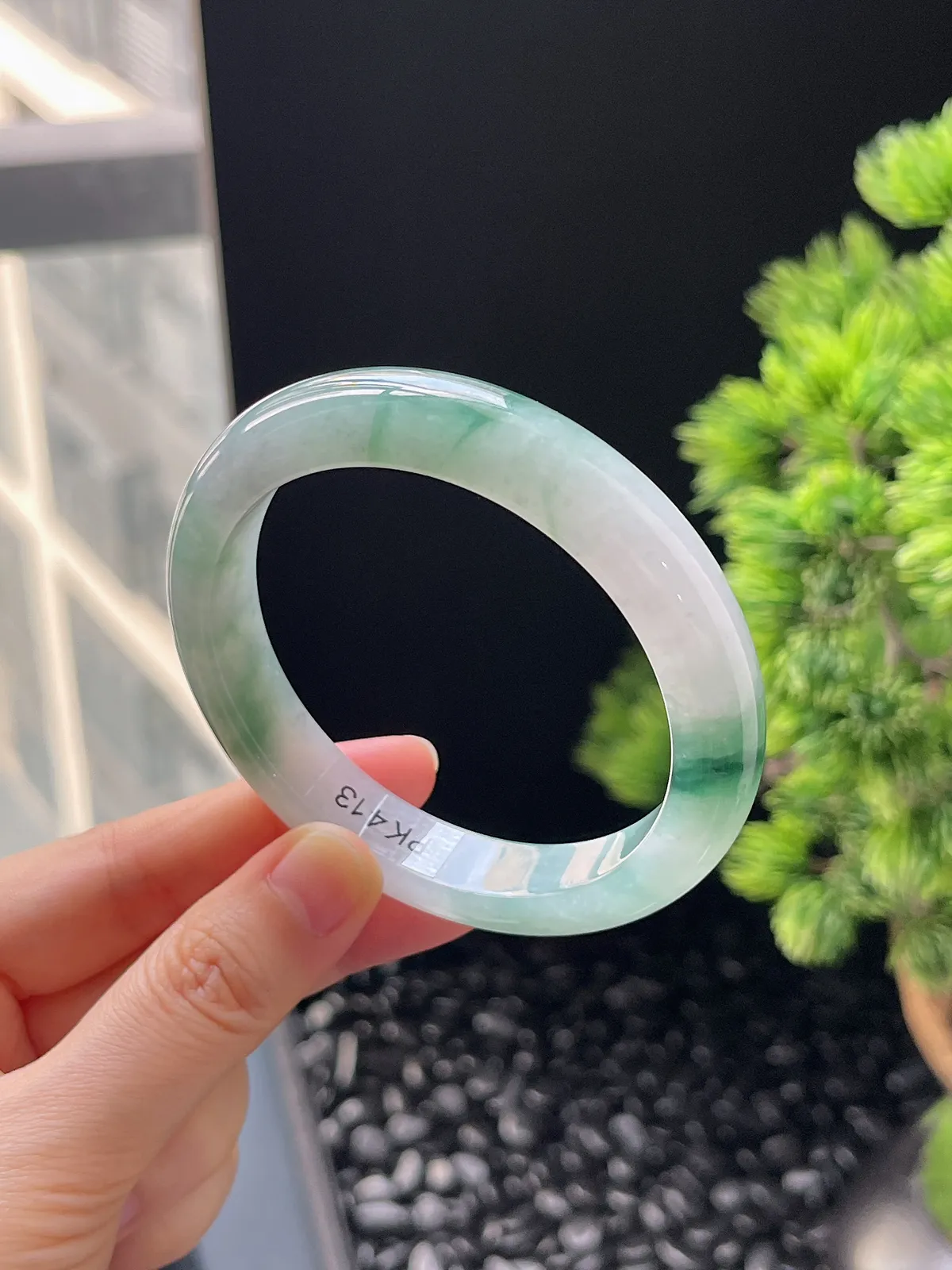 正圈58圈口，翡翠冰糯种飘绿手镯