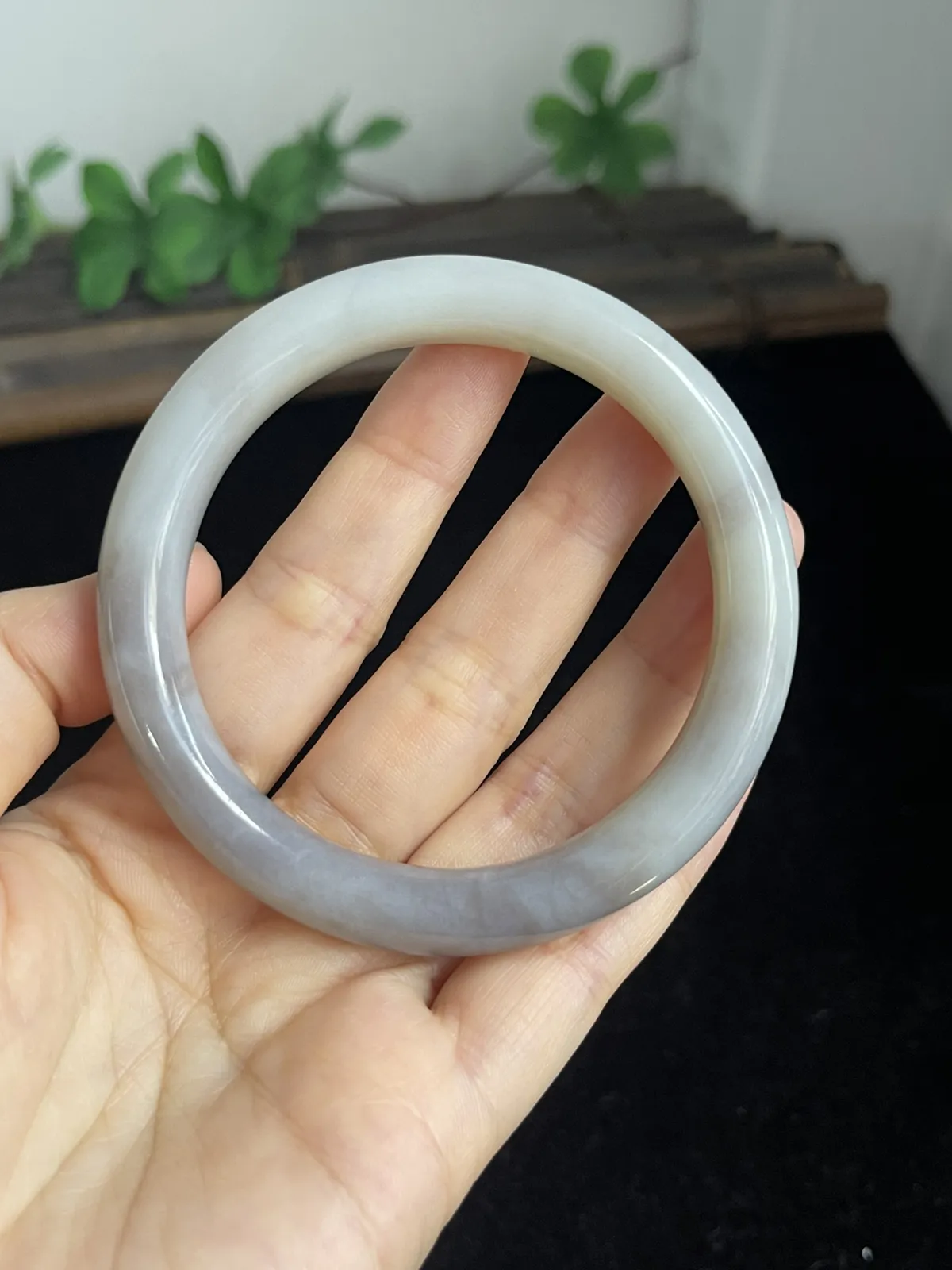 正圈56.3圈口，和田玉手镯