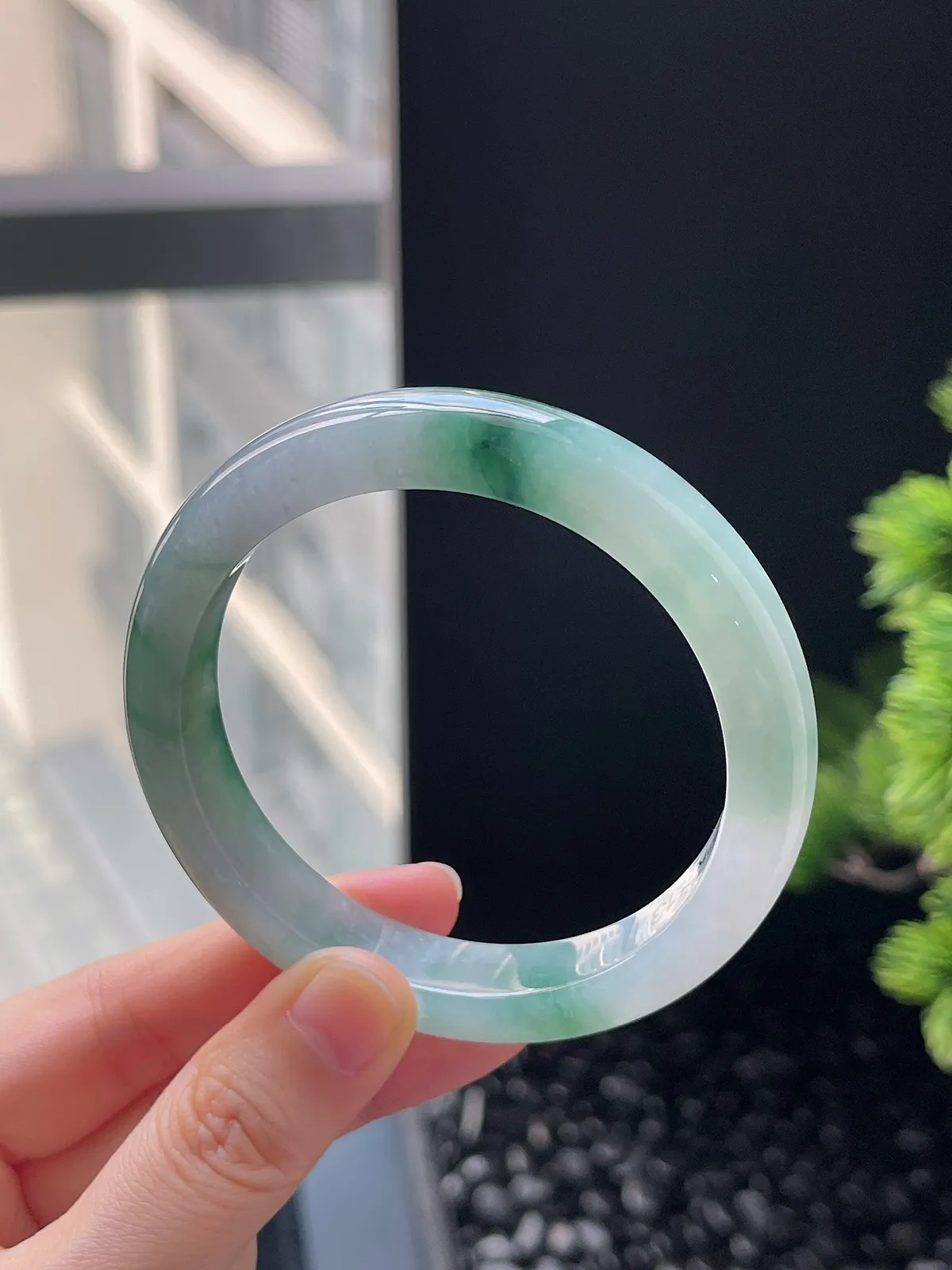 正圈58圈口，翡翠冰糯种飘绿手镯