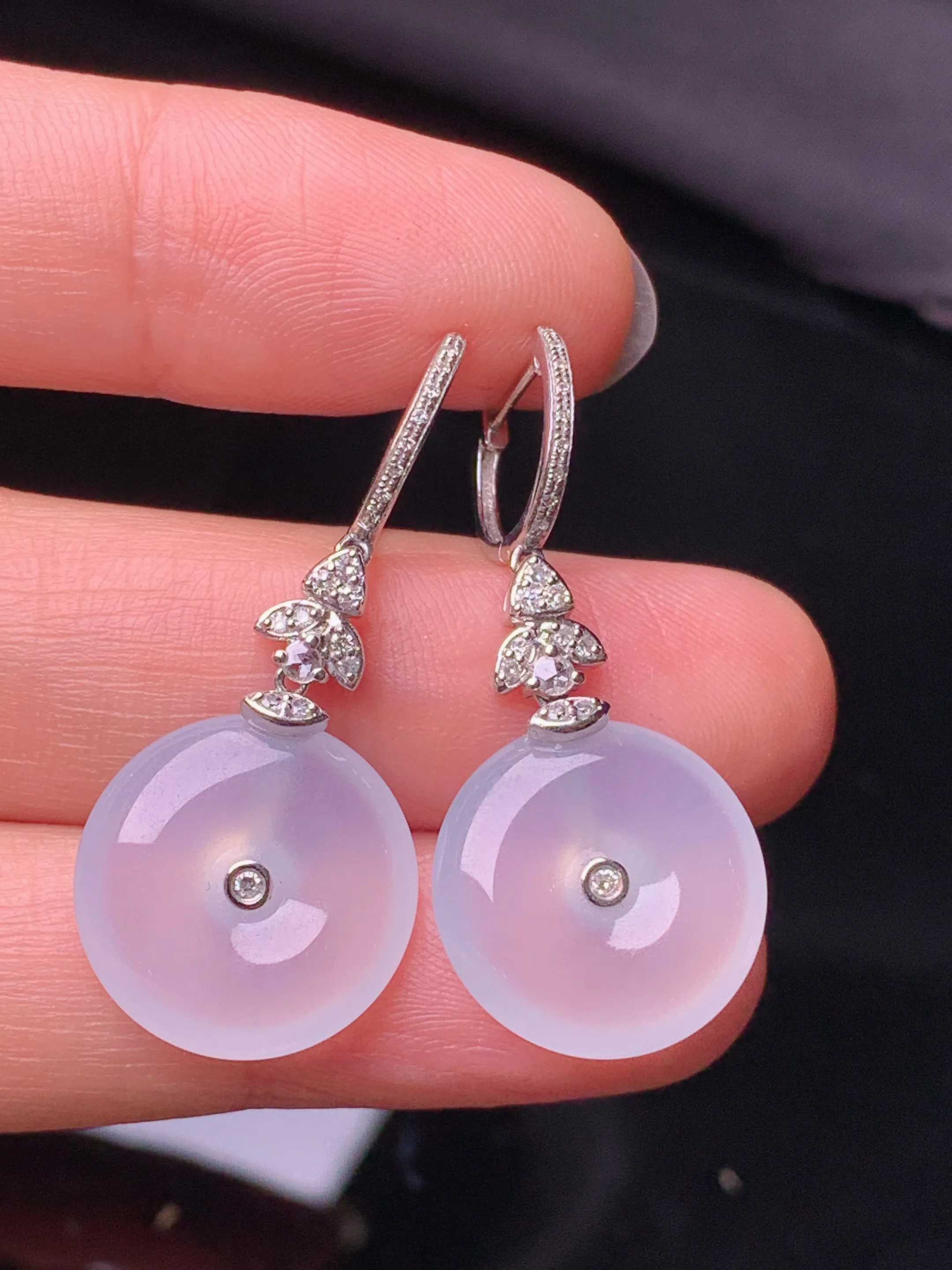 18k金钻镶嵌冰种平安扣耳坠 玉质细腻 色泽艳丽清新 整体尺寸34*15.2*4.2