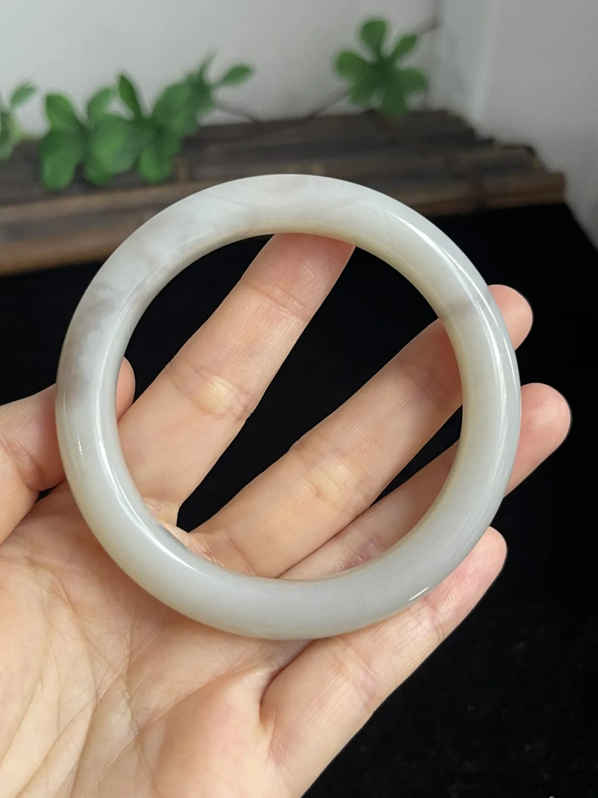 正圈56.2圈口，和田玉手镯