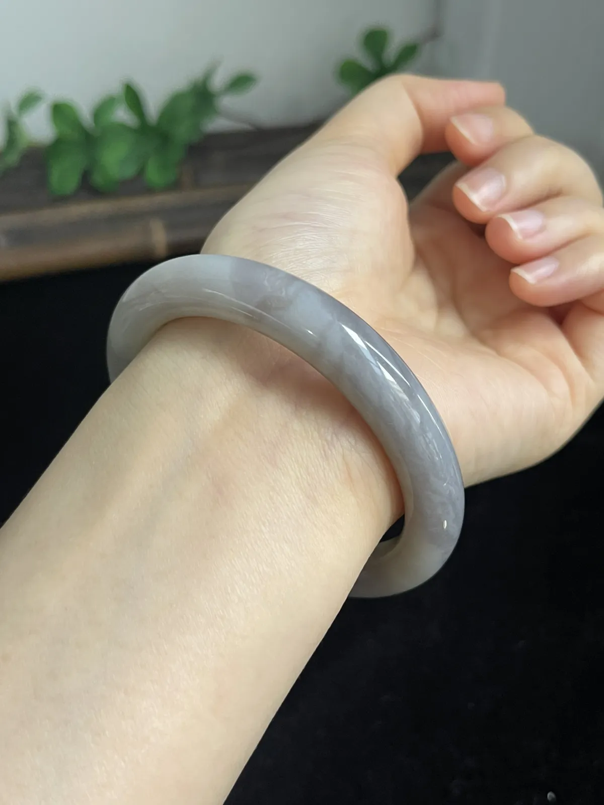 正圈56.3圈口，和田玉手镯