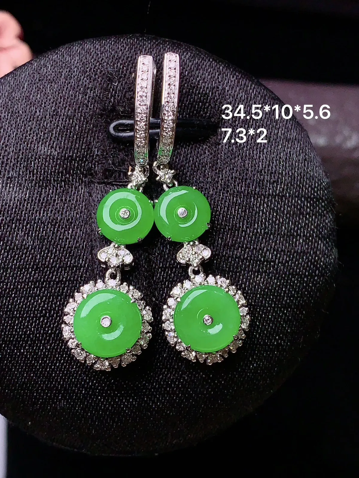 18k金钻镶嵌满绿平安扣耳坠 玉质细腻 色泽艳丽 整体尺寸34.5*10*5.6