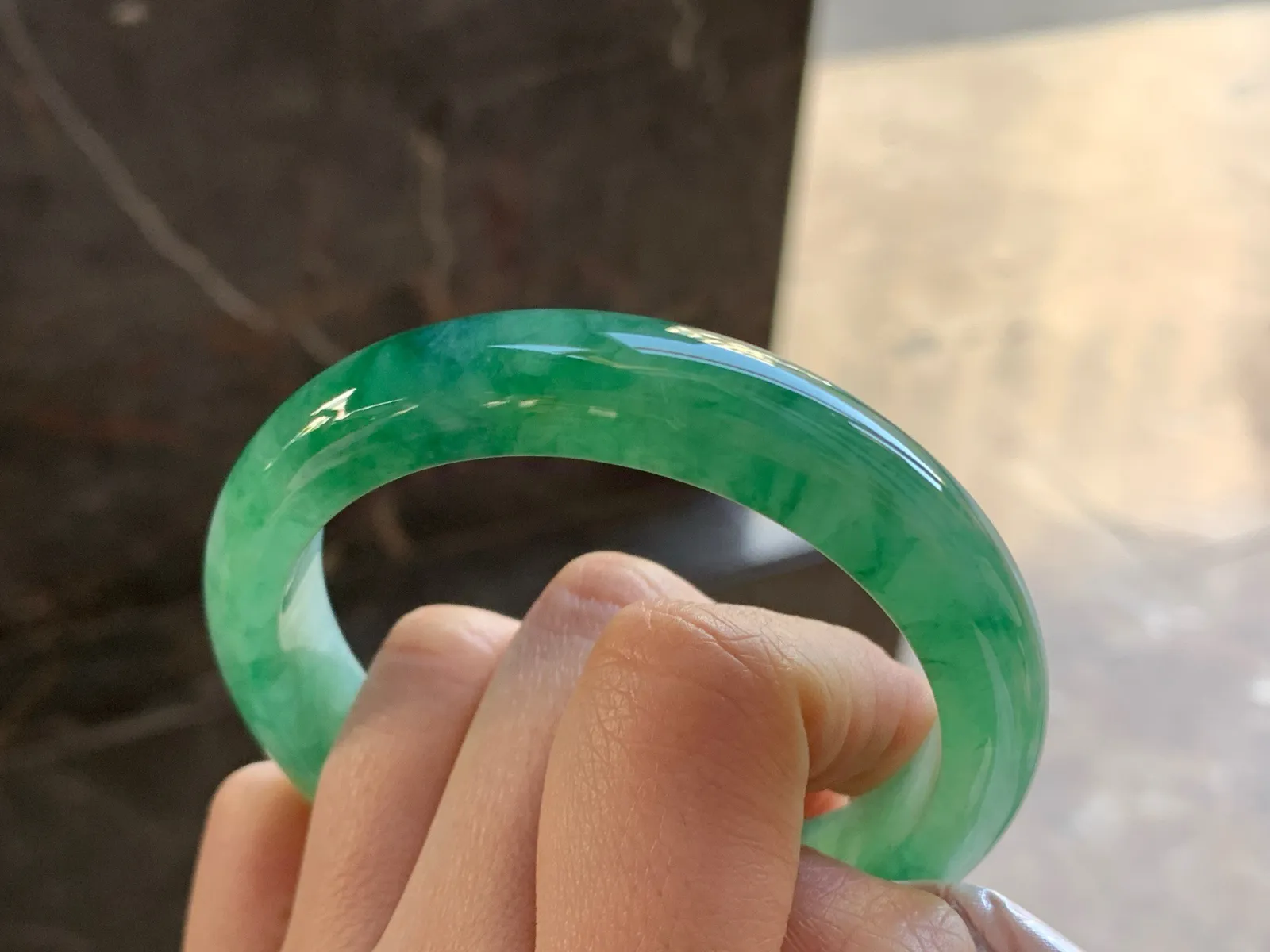 57-12.9-8.3

浓绿色手镯^_^鲜艳 起光