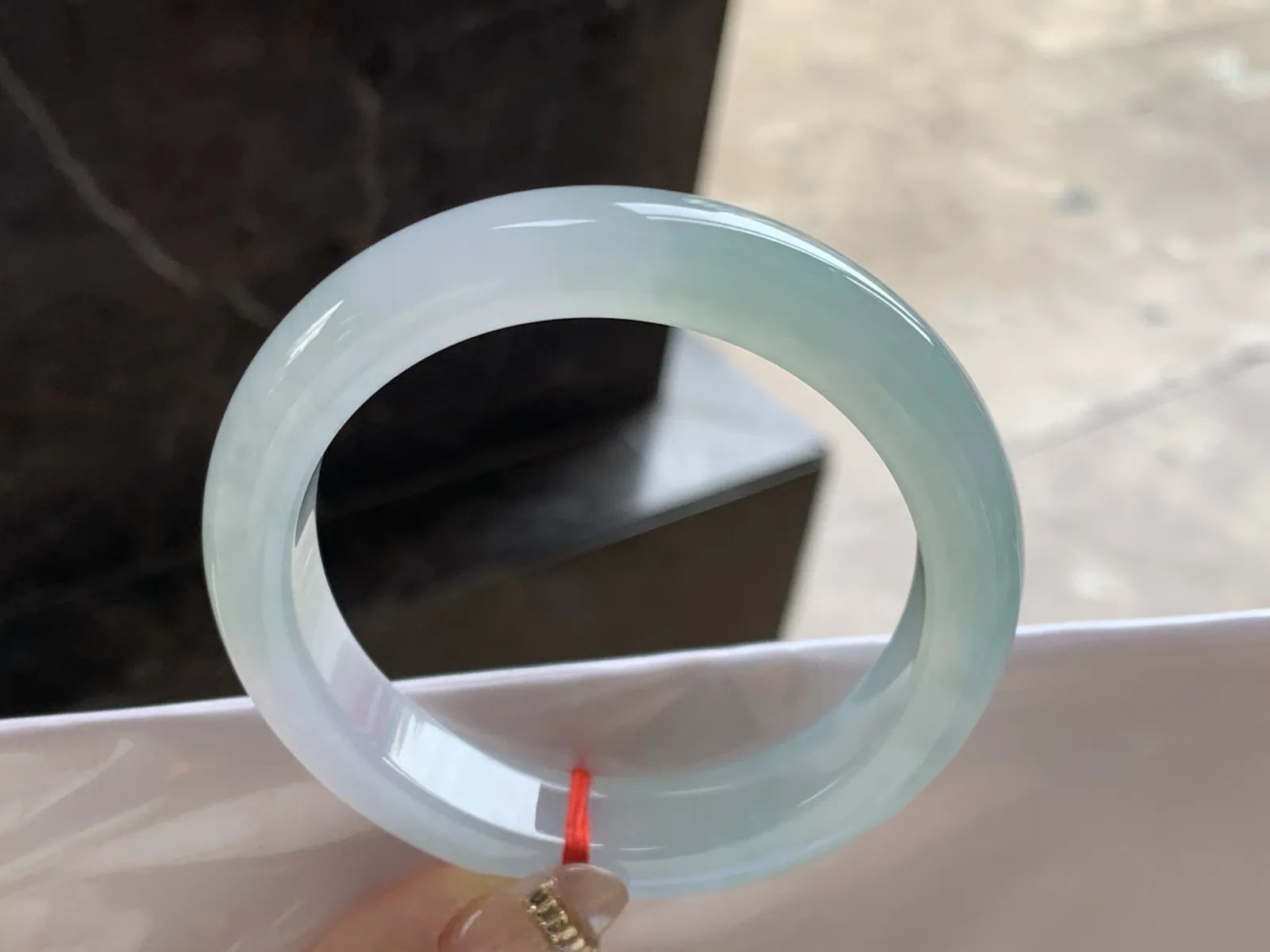 55.5-11.9-9.8

冰种晴水手镯^_^种水 小清新 甜甜的底子