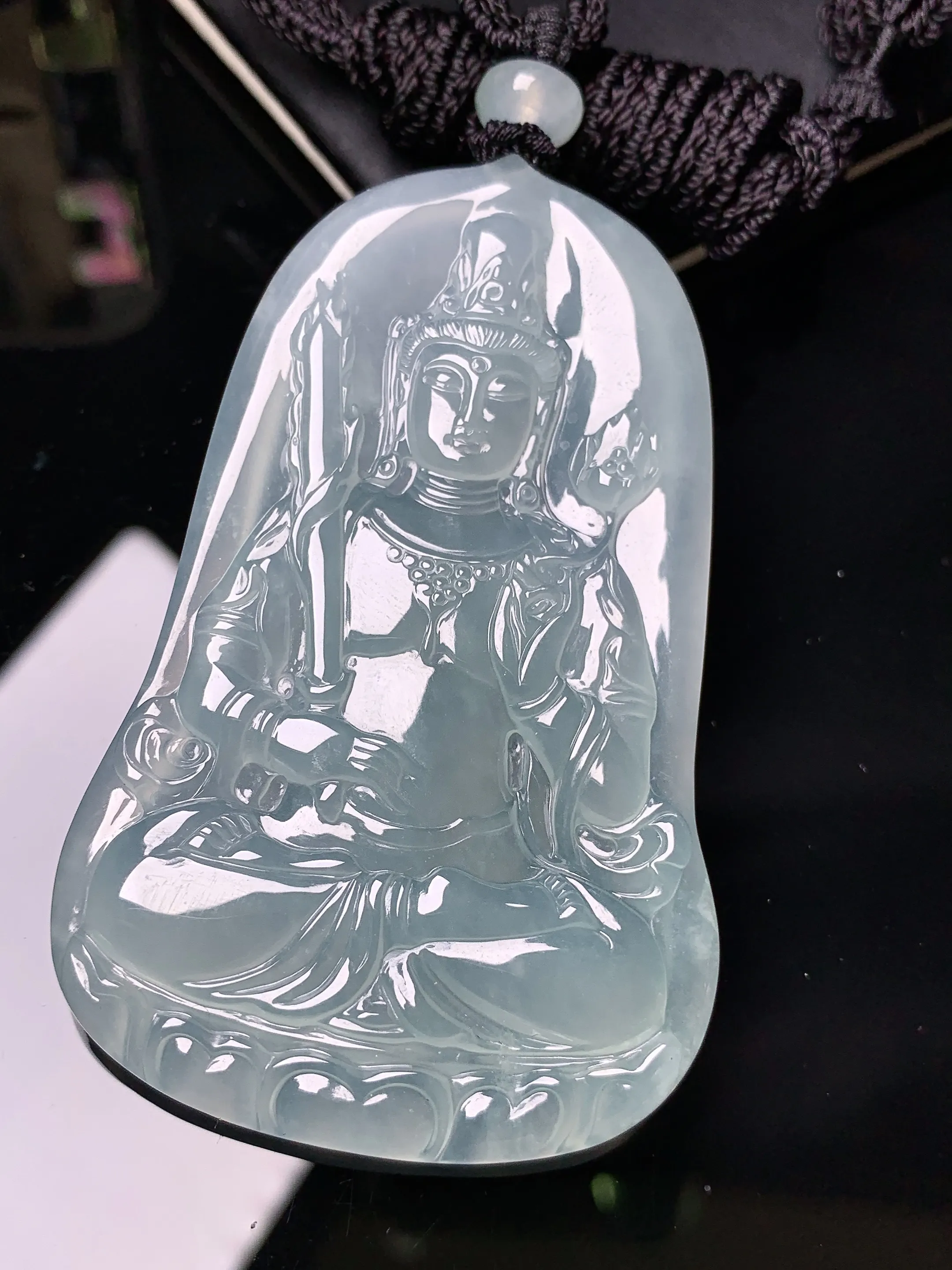 冰种大势至观音菩萨吊坠 玉质细腻 色泽艳丽清新 整体尺寸66.3*41.6*5.3