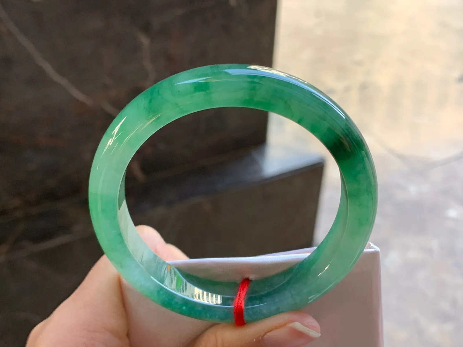 57-12.9-8.3

浓绿色手镯^_^鲜艳 起光