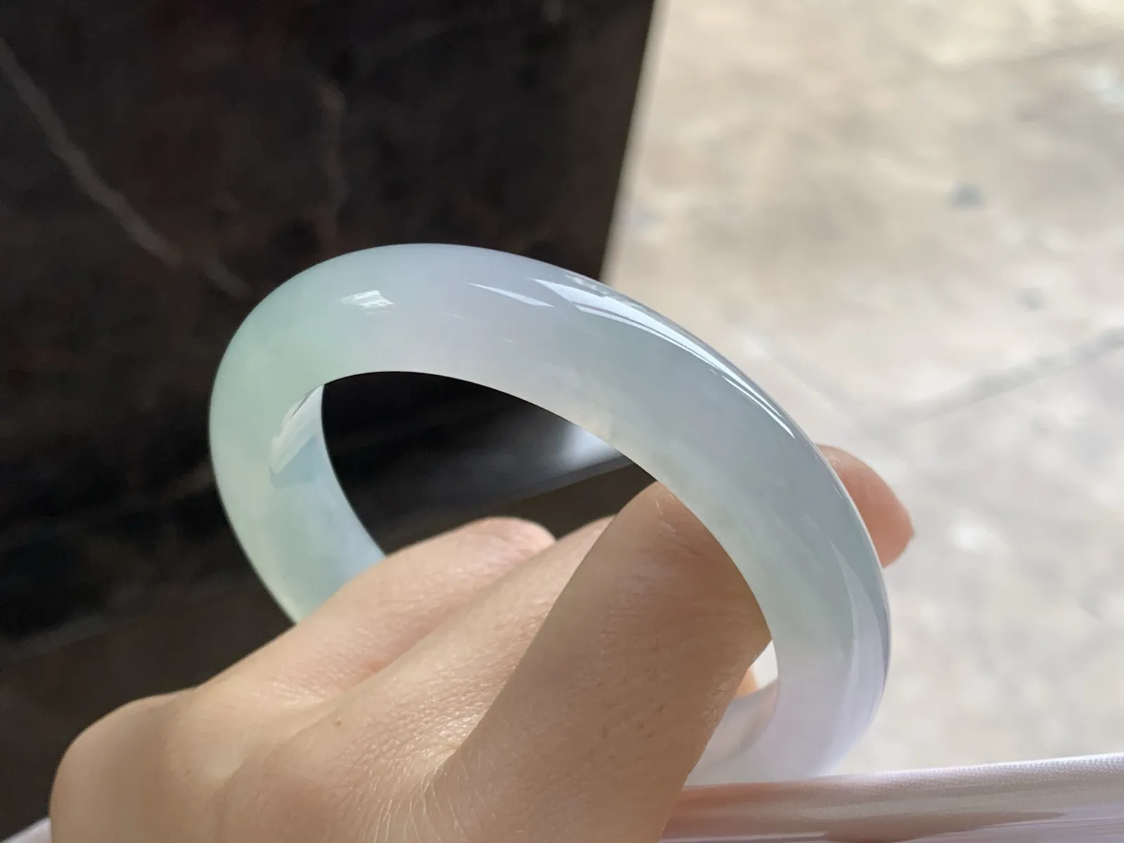 55.5-11.9-9.8

冰种晴水手镯^_^种水 小清新 甜甜的底子