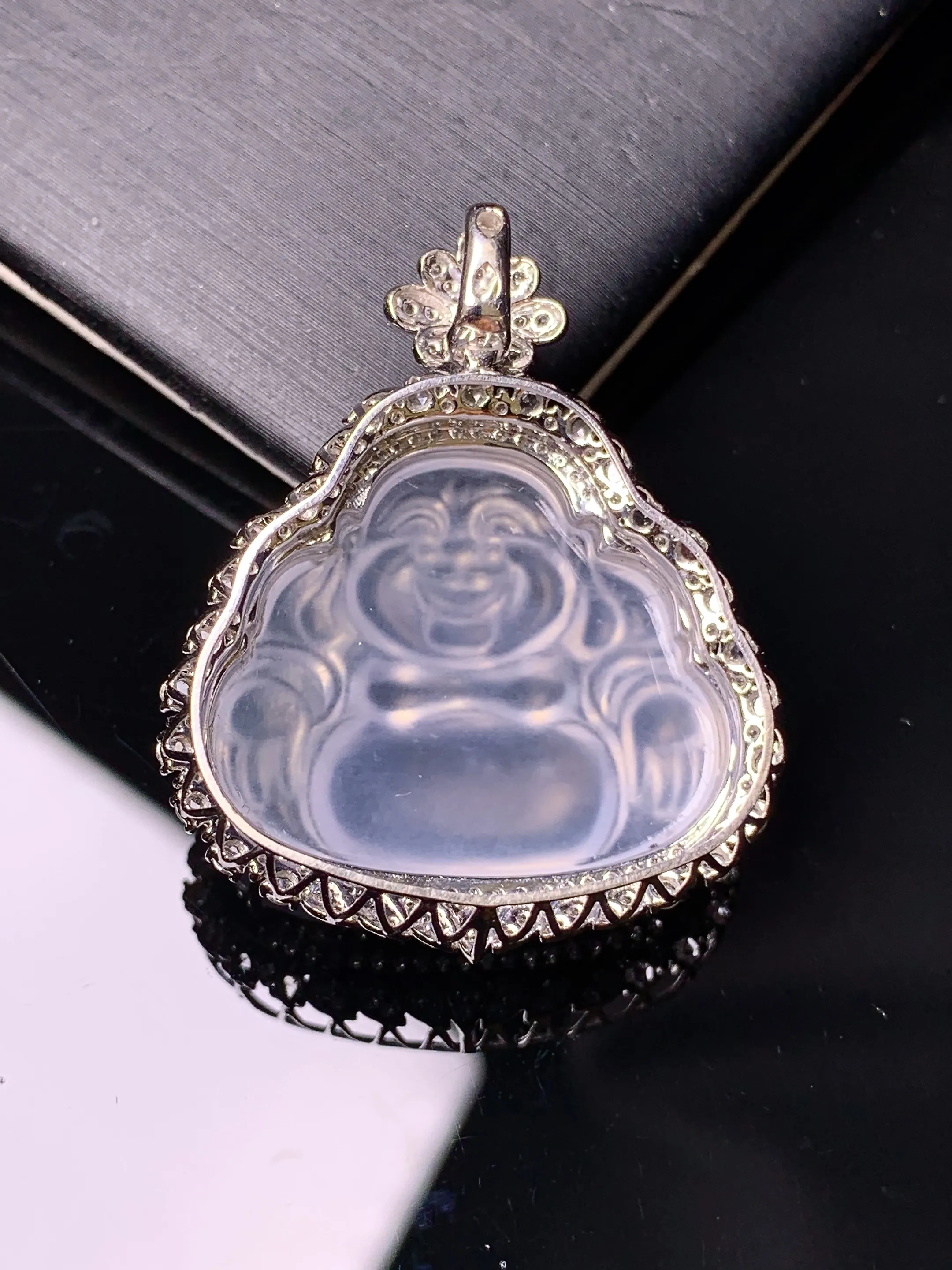 18k金钻镶嵌冰种佛公吊坠 玉质细腻 色泽艳丽清新 整体尺寸34.2*27.6*10.5