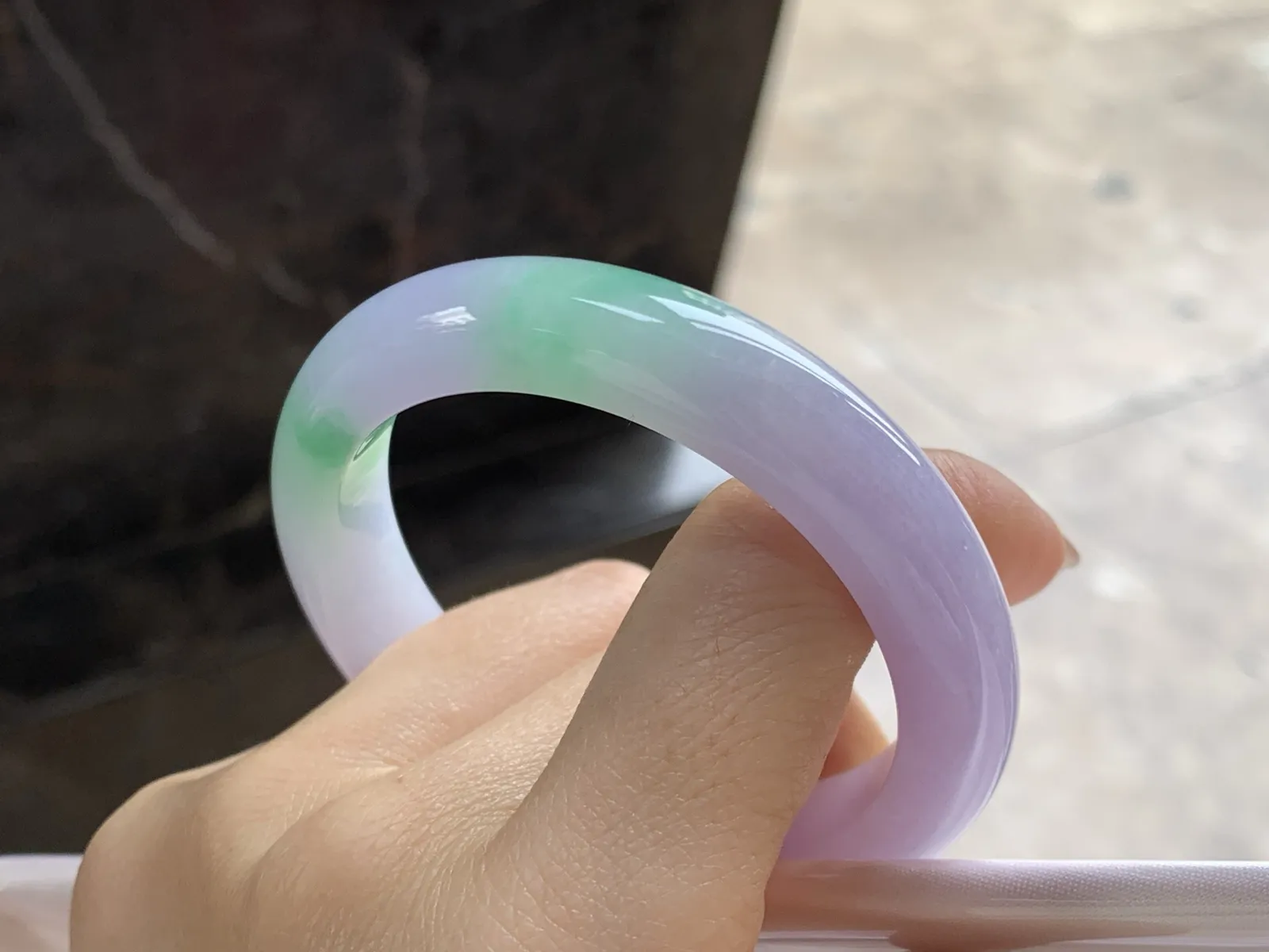 52-10.9-8.4

春带彩手镯^_^肉质细腻 颜色浓郁