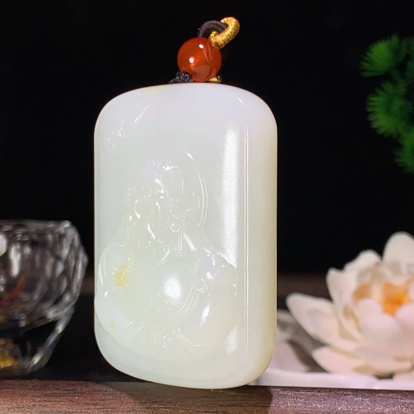 新疆和田玉白玉且末糖财神爷牌子挂件 尺寸55/38/17重78克。玉质细腻油润。手推出油。品相大气 