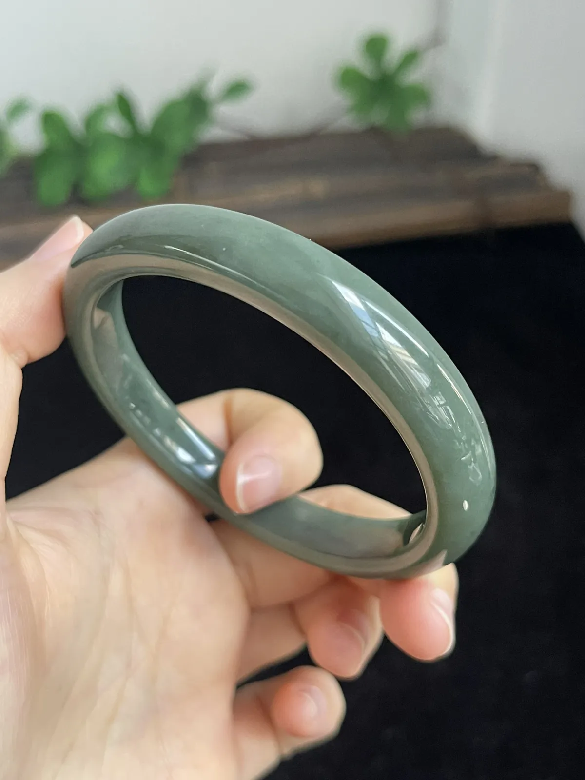 正圈57.4圈口，和田玉手镯