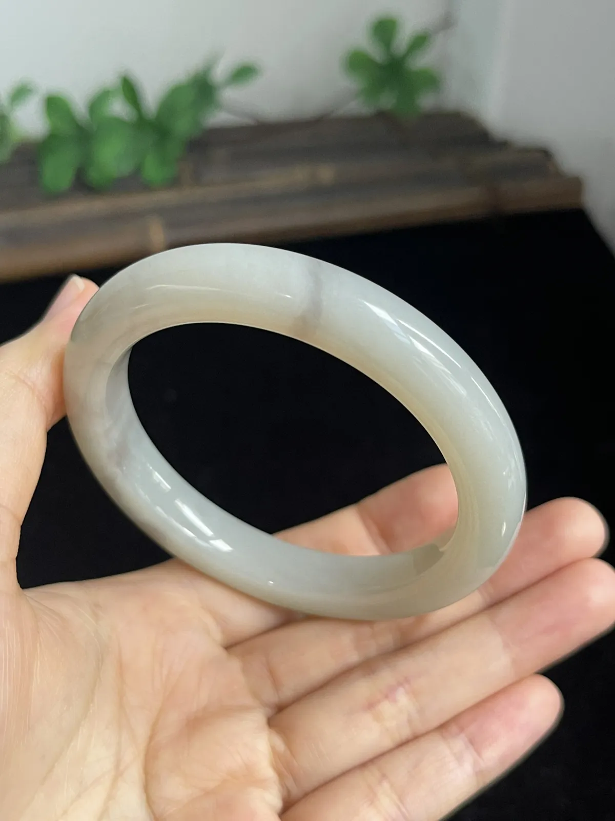 正圈56.2圈口，和田玉手镯