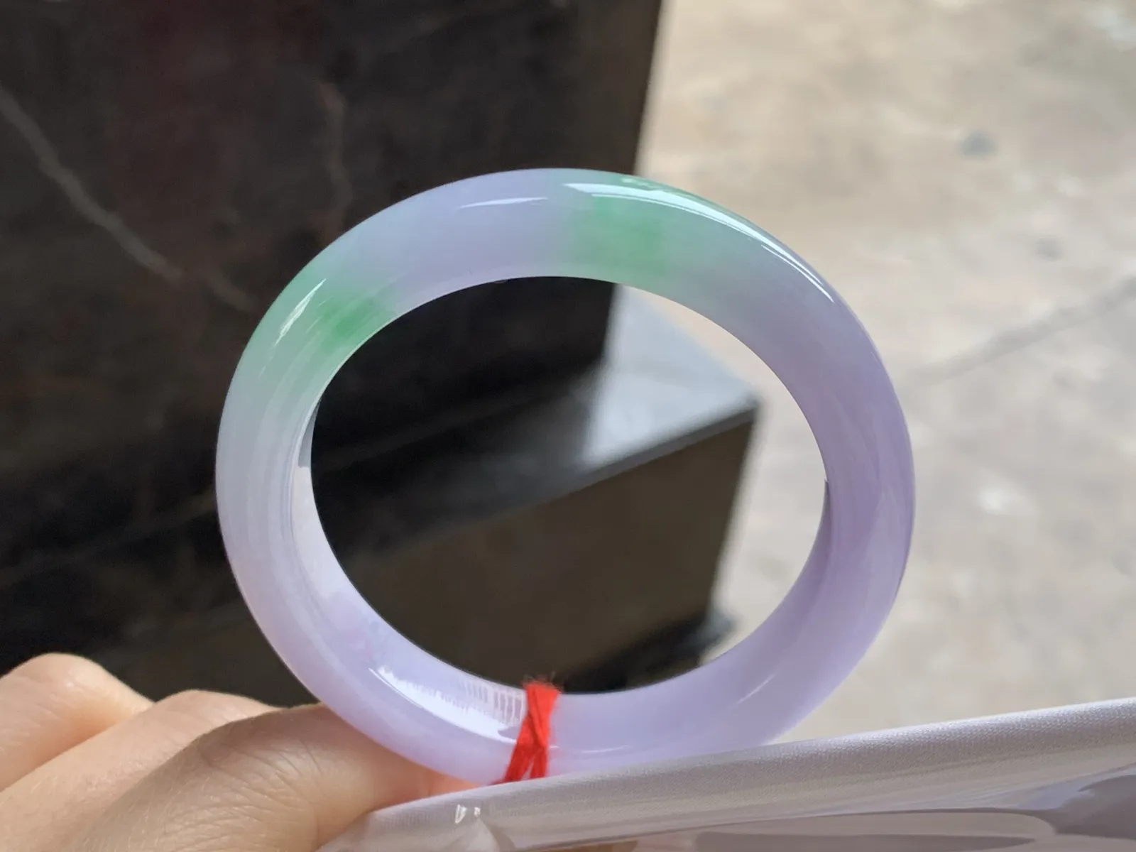 52-10.9-8.4

春带彩手镯^_^肉质细腻 颜色浓郁