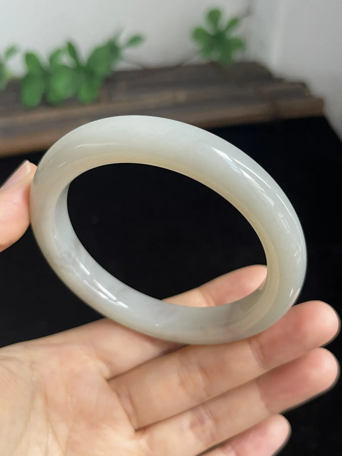 正圈56.2圈口，和田玉手镯