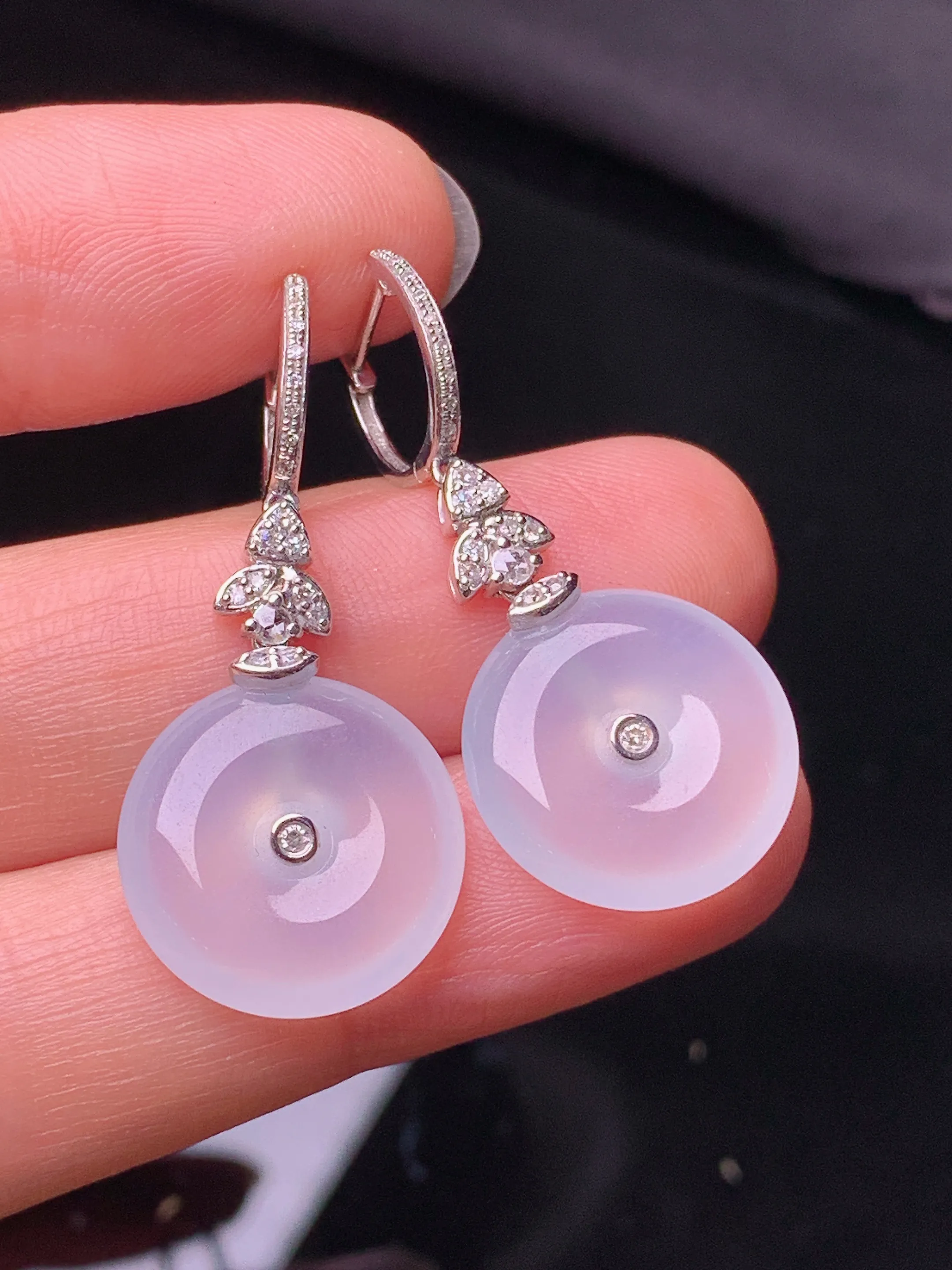 18k金钻镶嵌冰种平安扣耳坠 玉质细腻 色泽艳丽清新 整体尺寸34*15.2*4.2