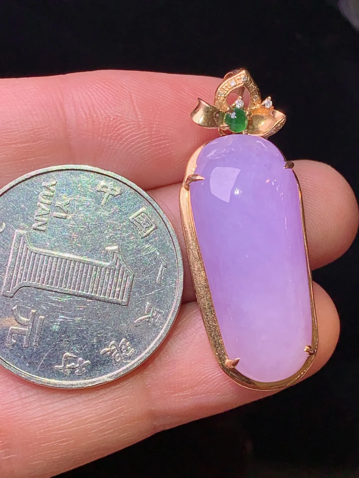 18k金钻镶嵌紫罗兰福瓜吊坠 玉质细腻 色泽艳丽清新 整体尺寸36.2*14*8.5