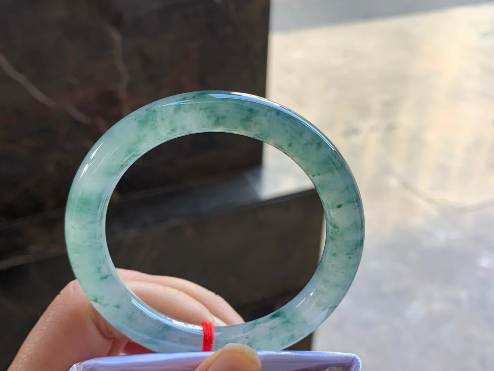 53-8.8

冰蓝花圆条手镯^_^鲜艳