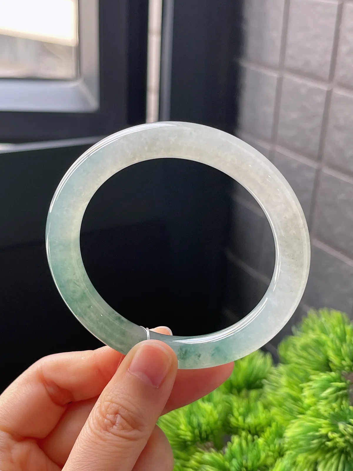 圆镯54.8圈口，翡翠冰种绿色手镯