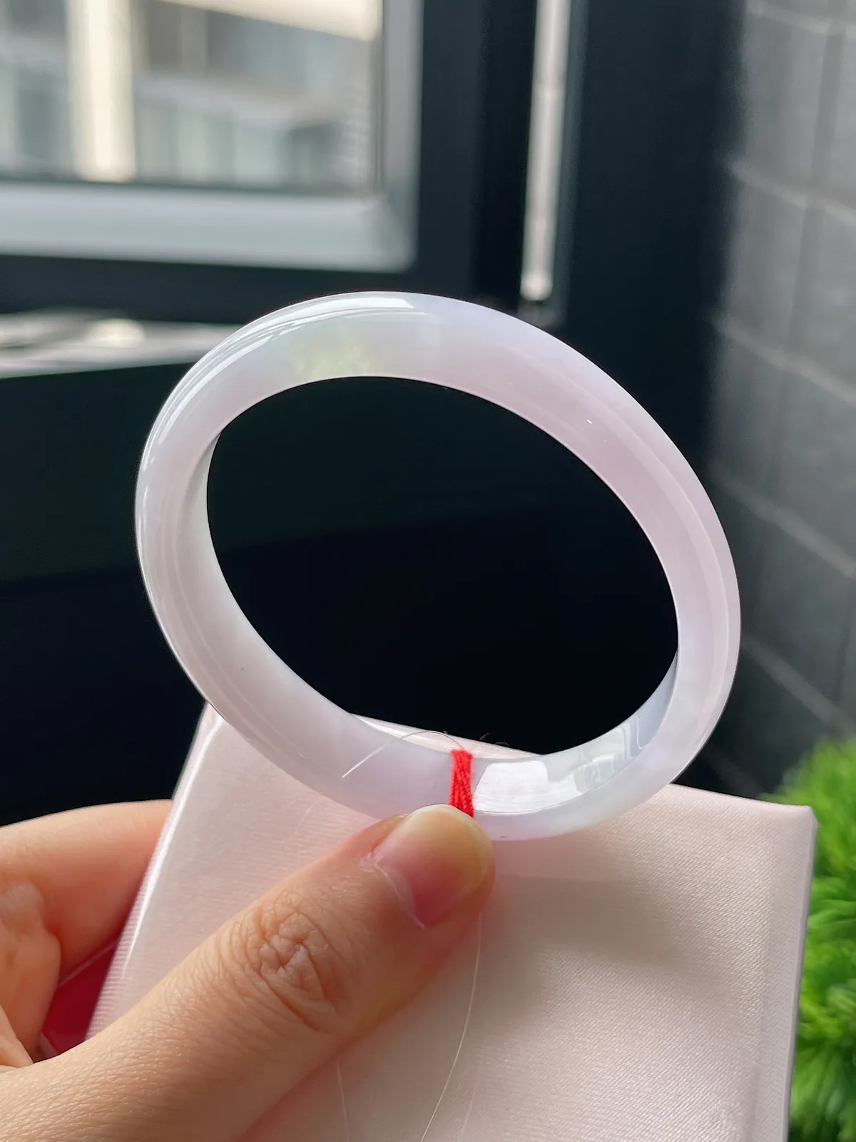 贵妃镯55.4圈口，翡翠冰糯种淡紫色手镯