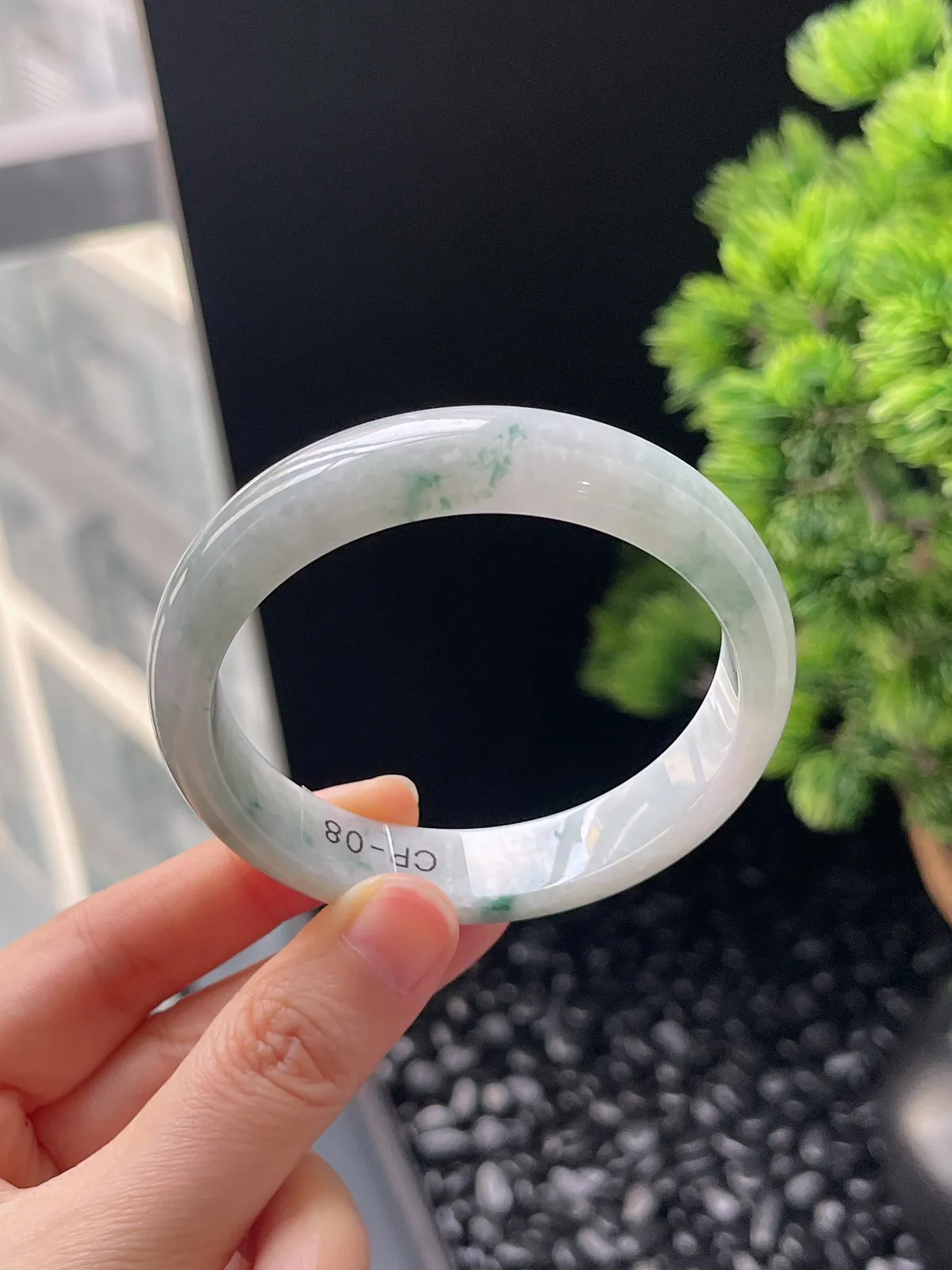 正圈56.6圈口，翡翠糯化种飘绿手镯