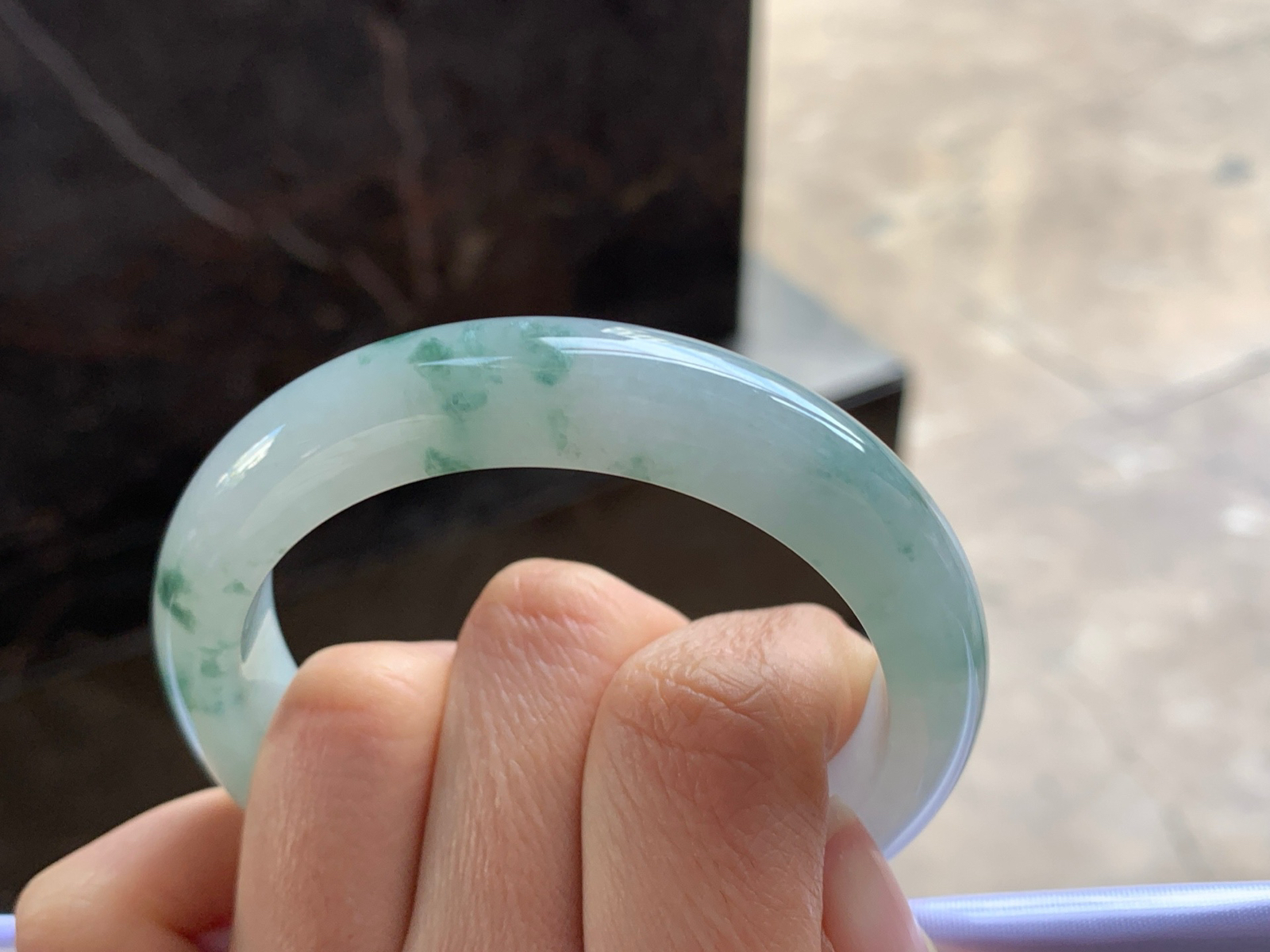 53-12-8.8

飘花手镯^_^玉质温润