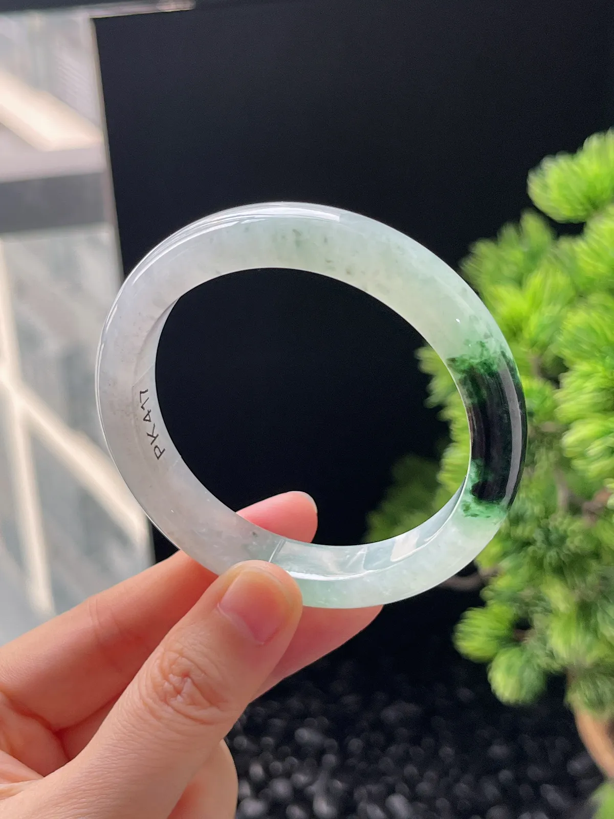 正圈54.5圈口，翡翠冰糯种飘绿手镯